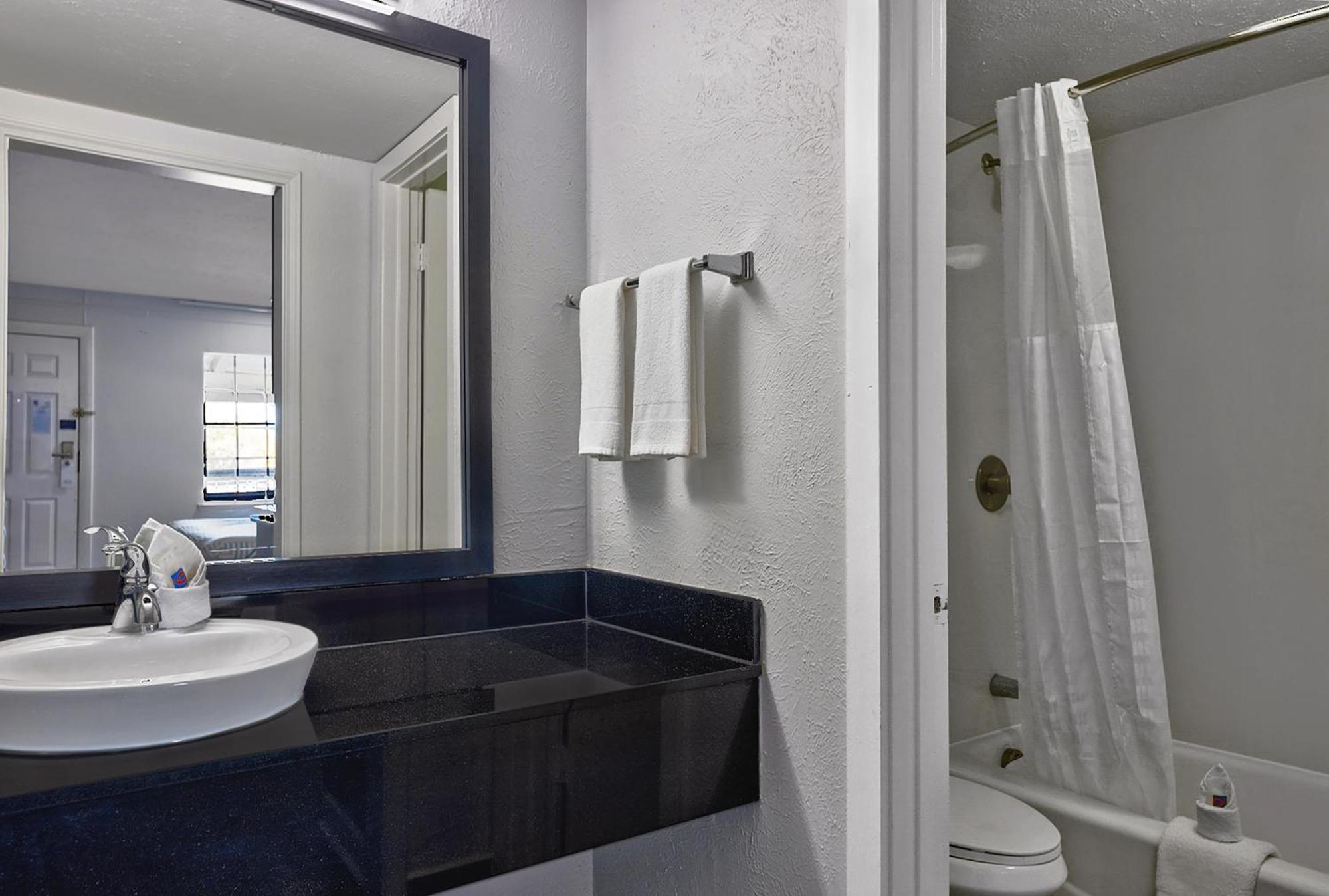 Queen Room with Two Queen Beds - Disability Access - Non-Smoking