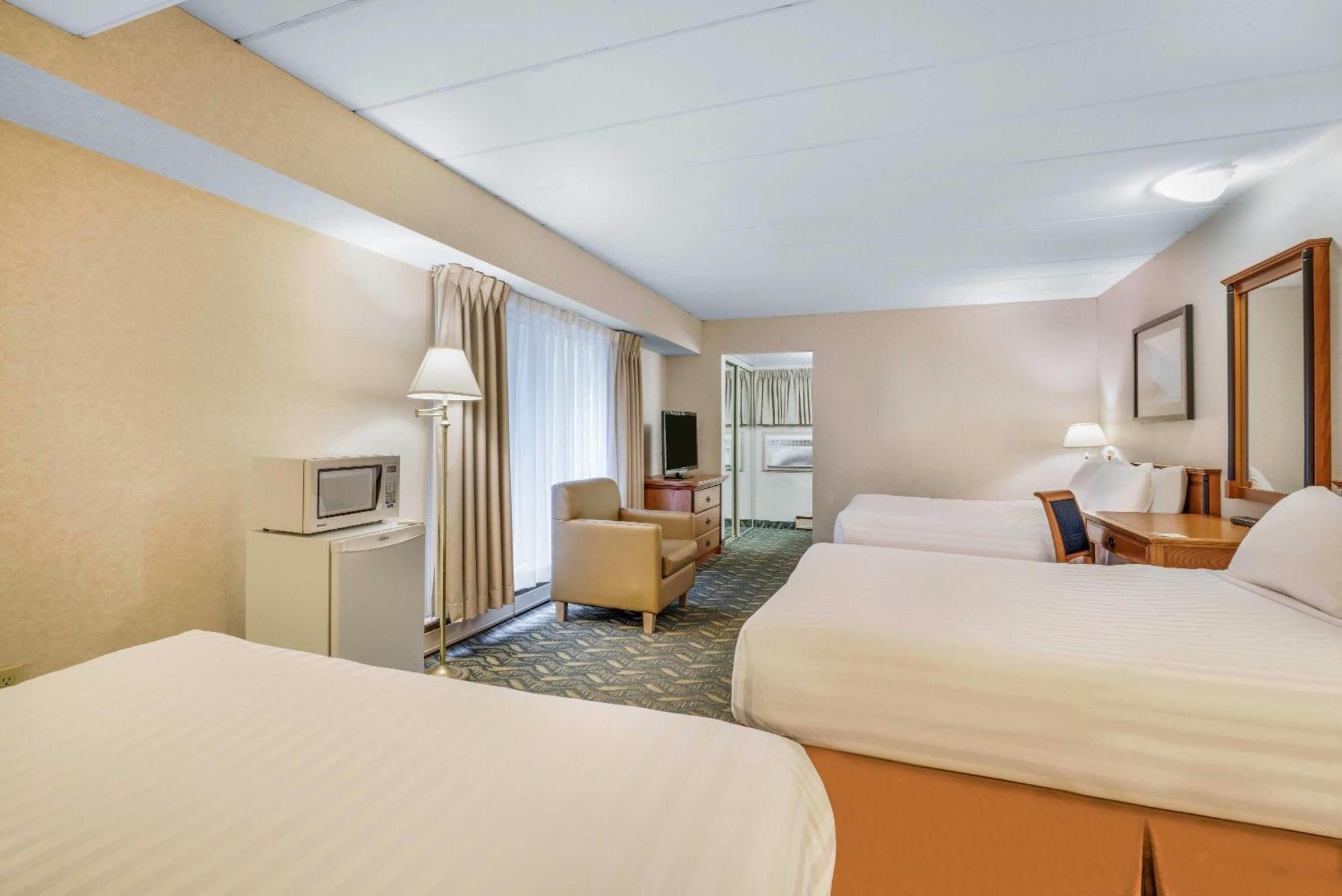 Queen Room with Three Queen Beds - Non-Smoking
