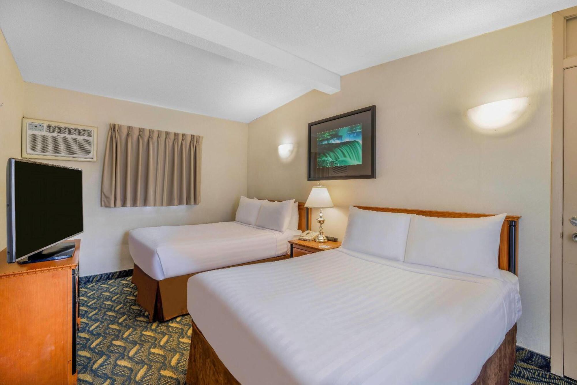 Double Room with Three Double Beds - Non-Smoking