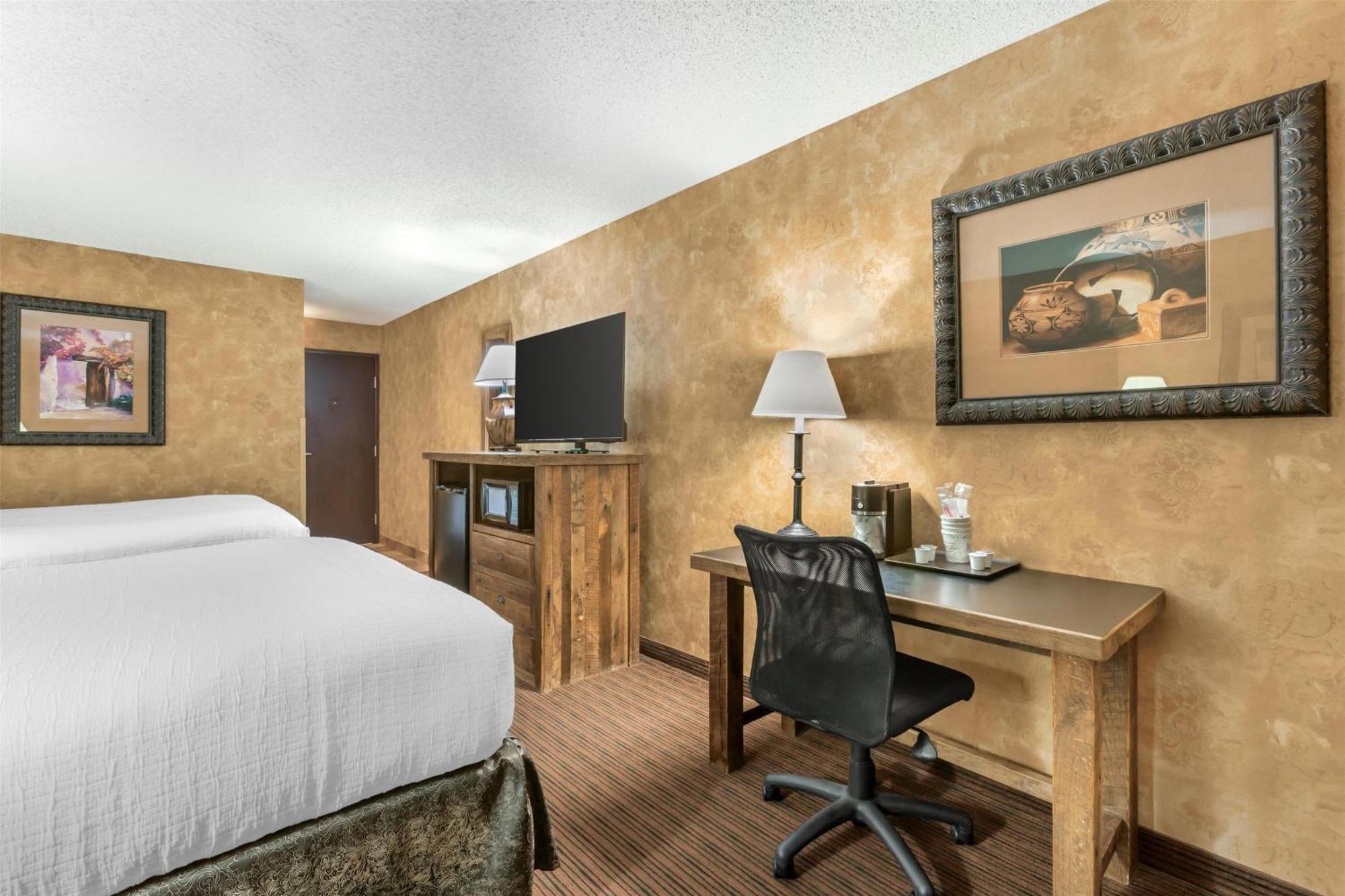 Deluxe Queen Room with Two Queen Beds - Non-Smoking,1685074465:JPEG