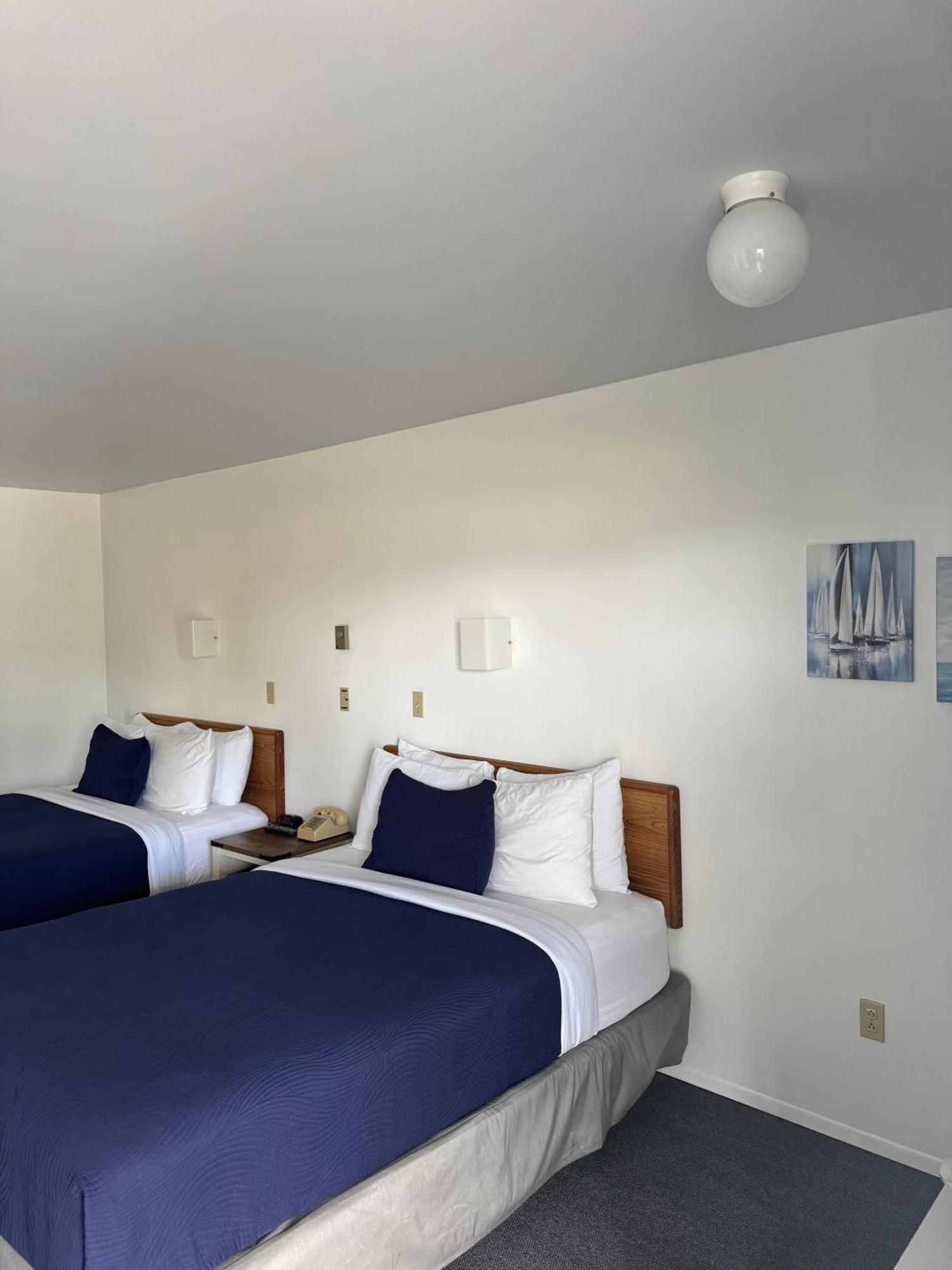Deluxe Queen Suite