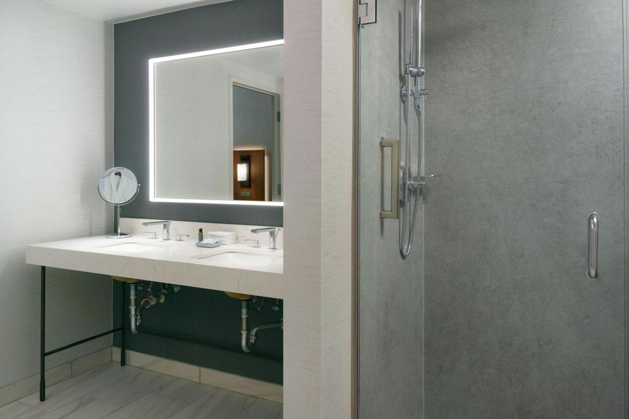 1 Bedroom Suite, 1 King, Sofa bed,1686454771:JPEG