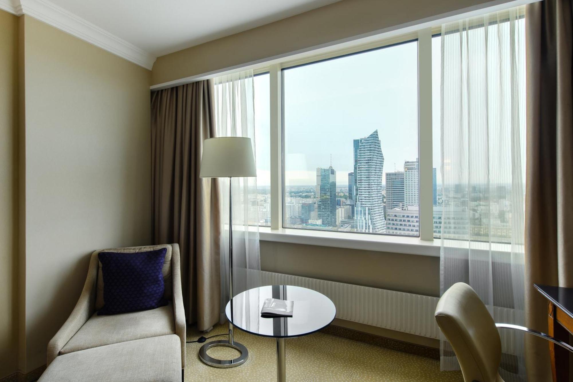 Deluxe Double Room with Two Double Beds and City View - High Floor