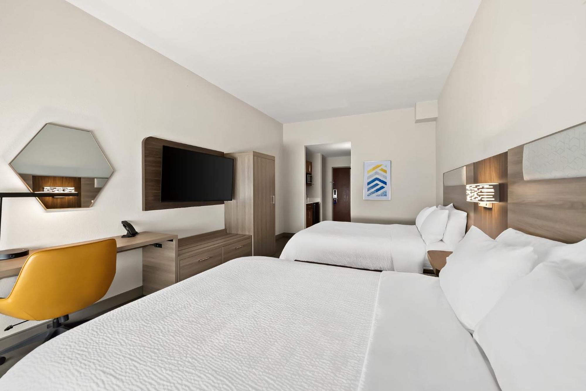 Standard Queen Room with Two Queen Beds - Communications Accessible