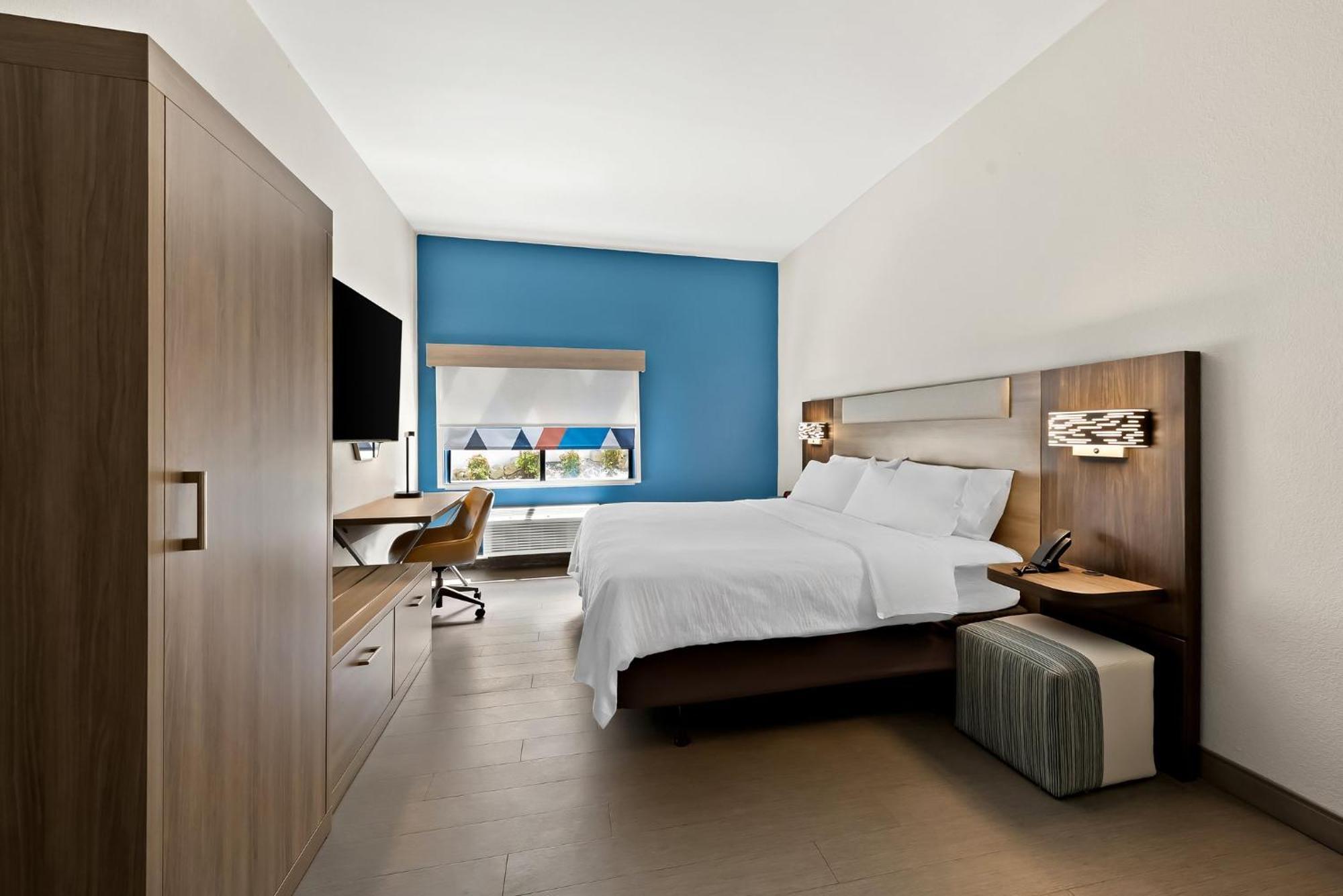 King Room - Mobility Access/Hearing Accessible