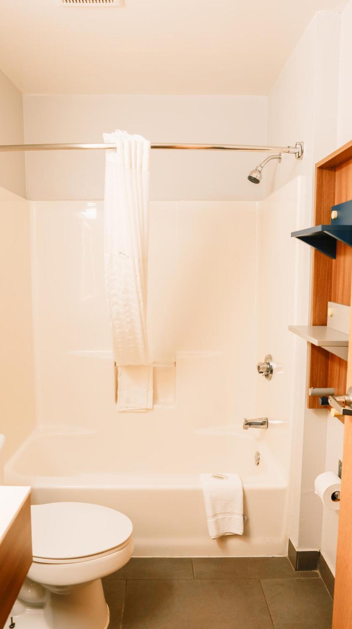 Queen Room,1688817965:JPEG