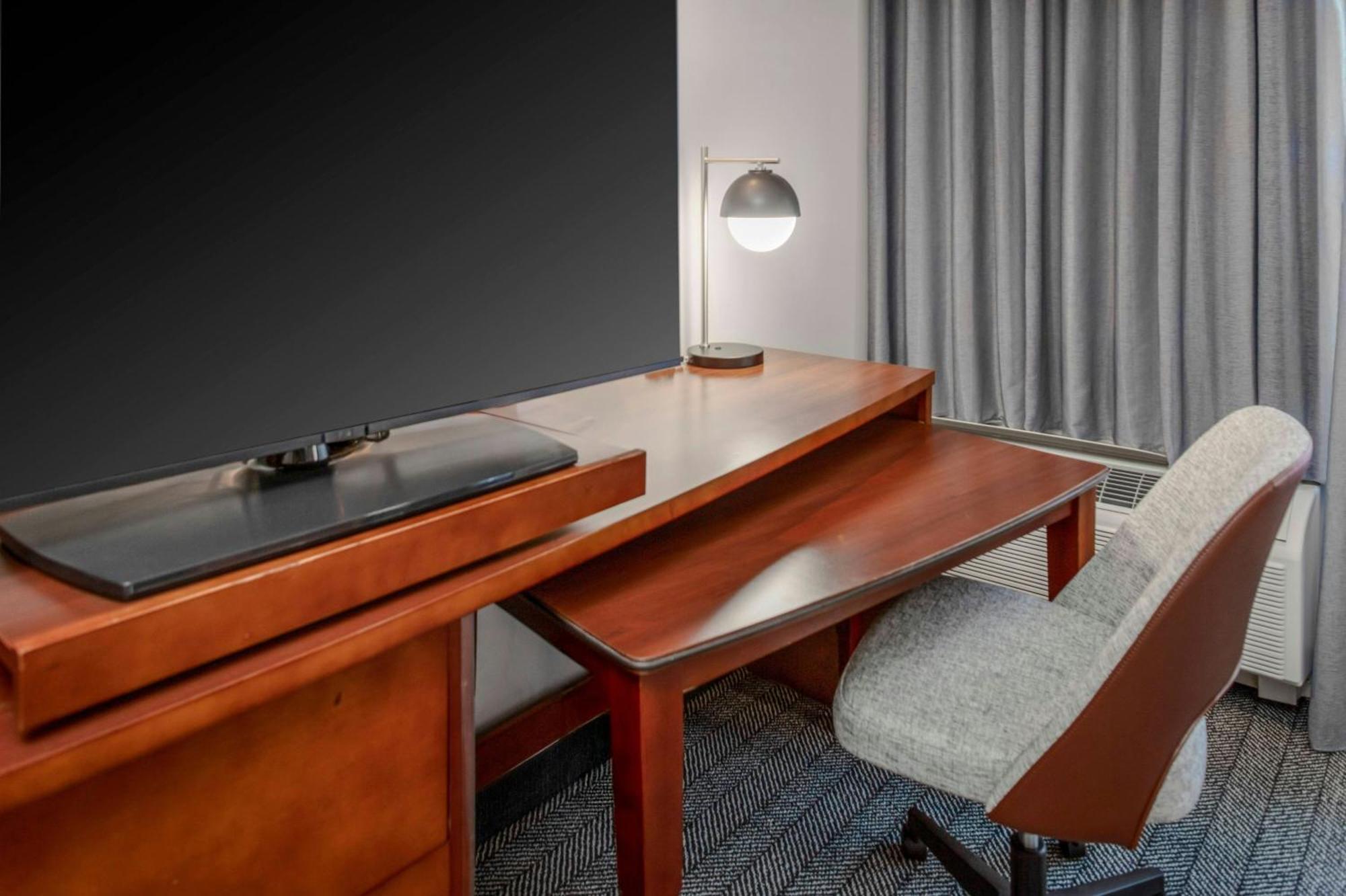 King Room with Mobility Accessible Tub