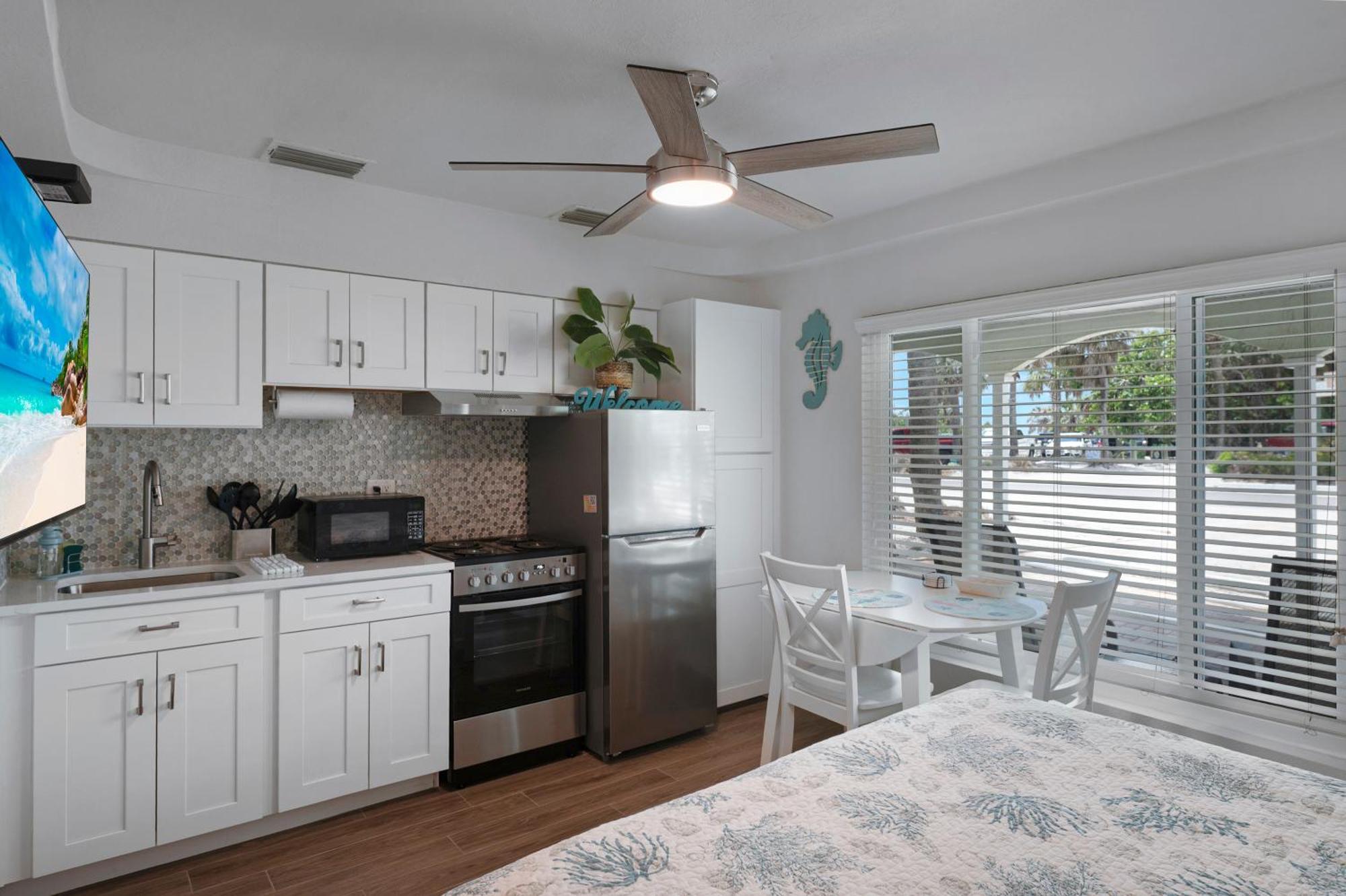 Bay Side Queen Studio - Non-Smoking,1742870568:JPEG