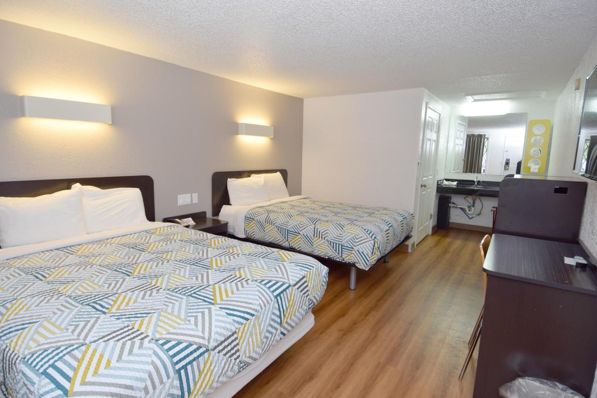 Queen Room with Two Queen Beds - Disability Access - Roll In Shower