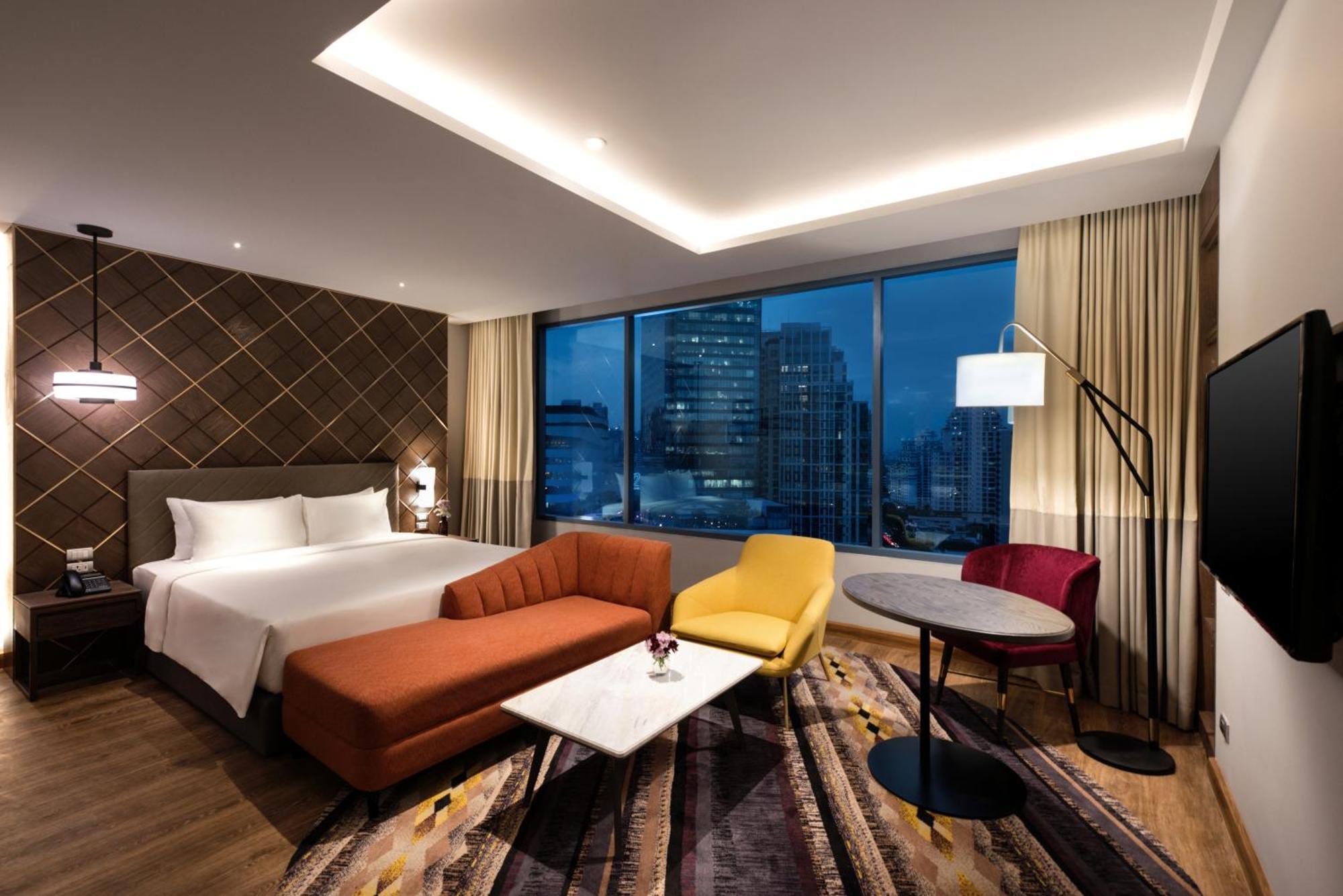 Deluxe King Suite with City View
