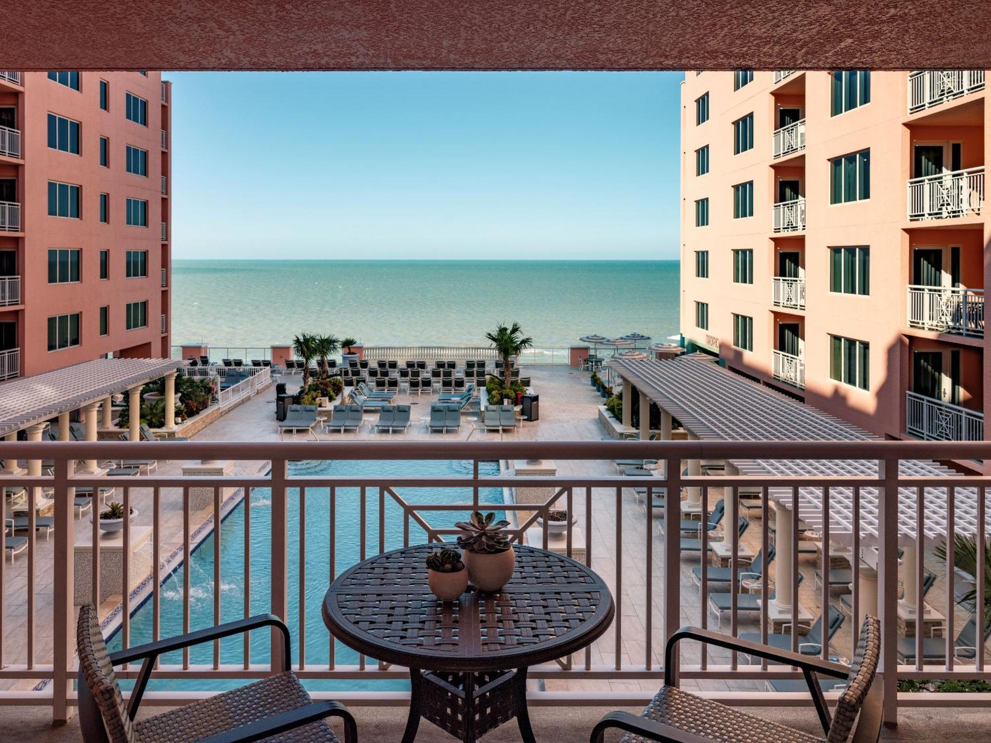 Premier Queen Room and Ocean View and Kitchenette