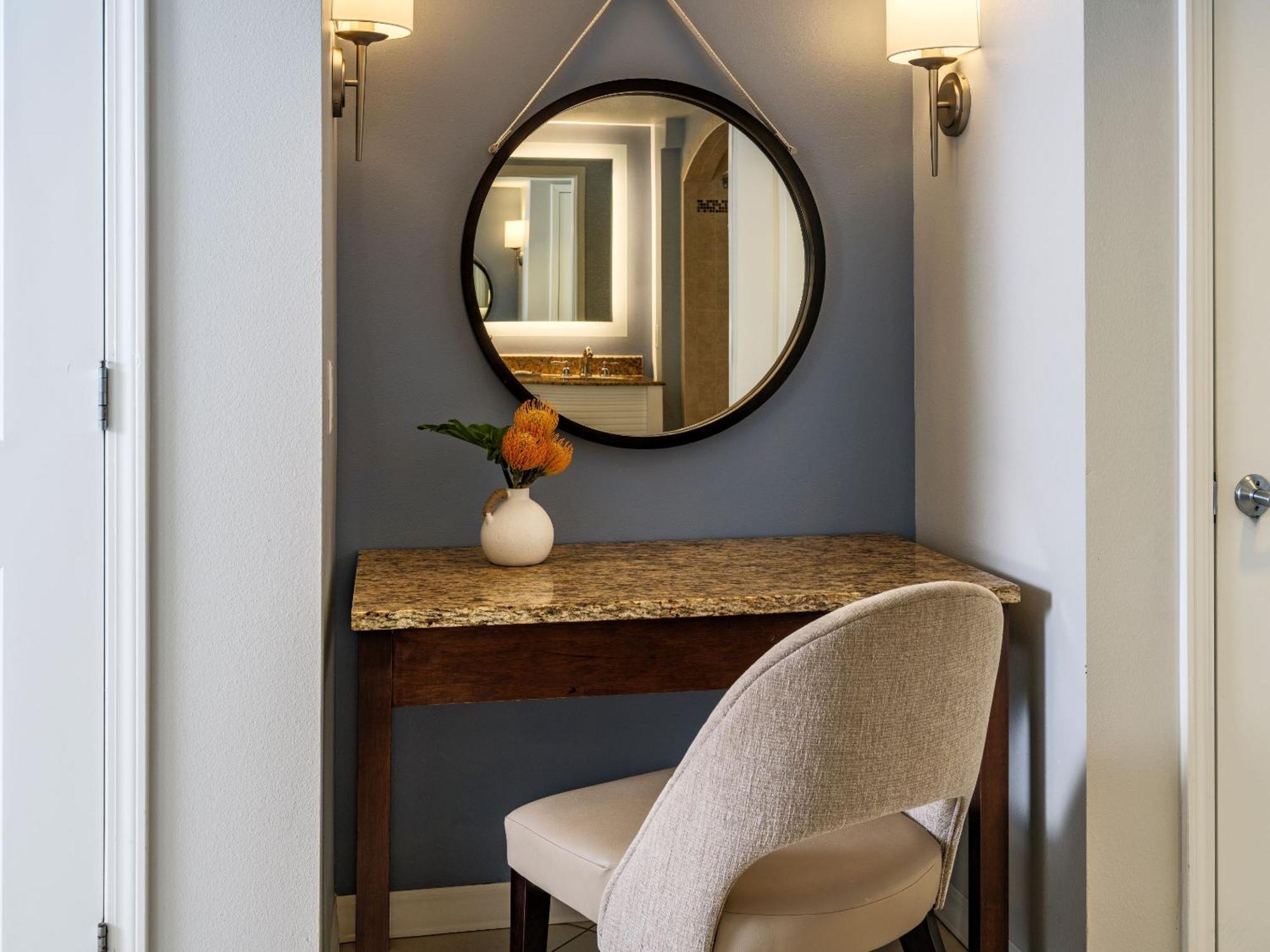 Premium King Room with Kitchenette and Partial Ocean View,1694539094:JPEG