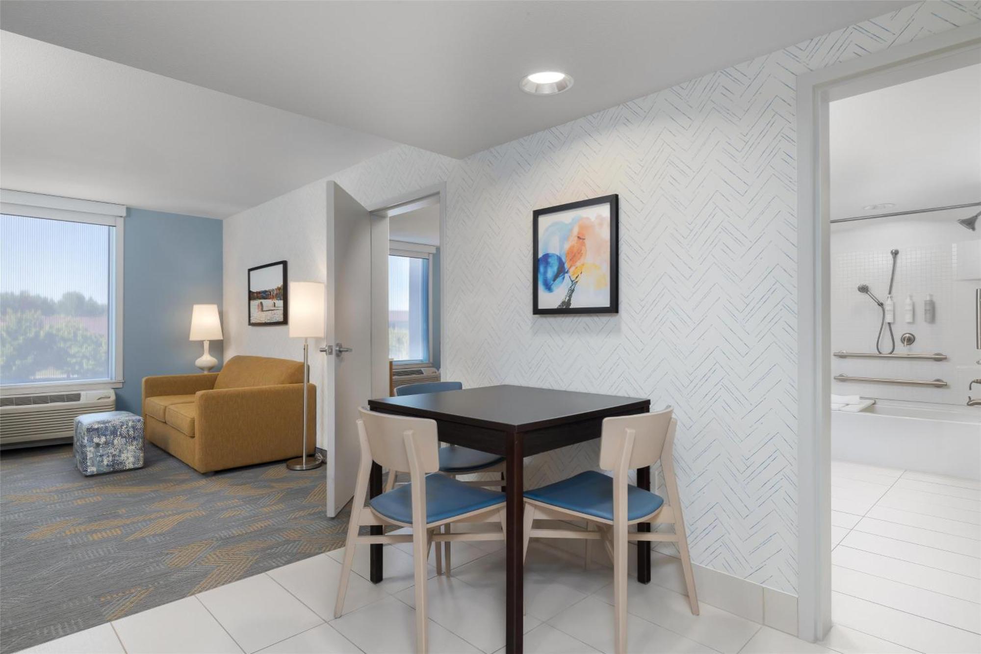 King Suite - Mobility Access/Non-Smoking