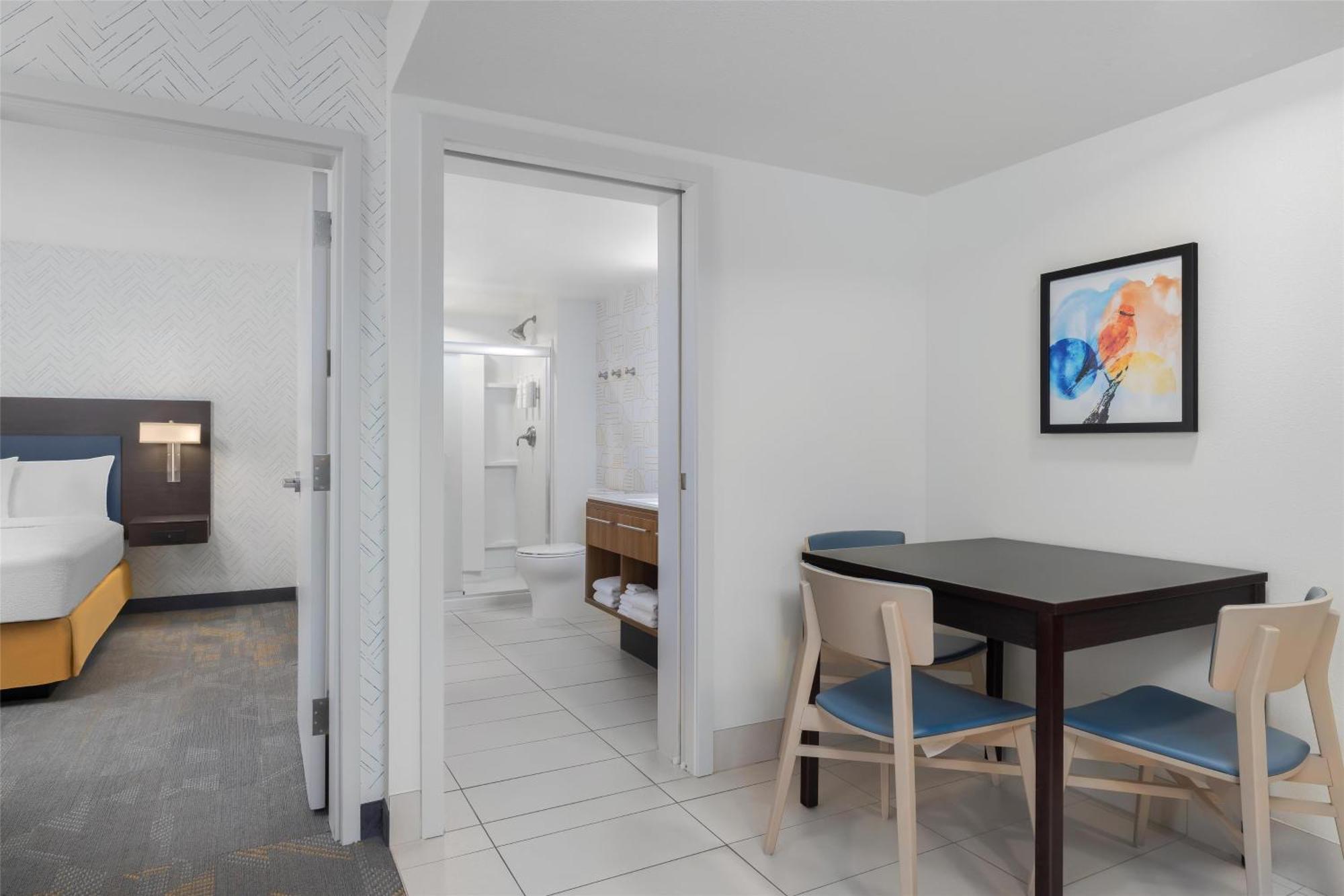 One-Bedroom King Suite - Non-Smoking