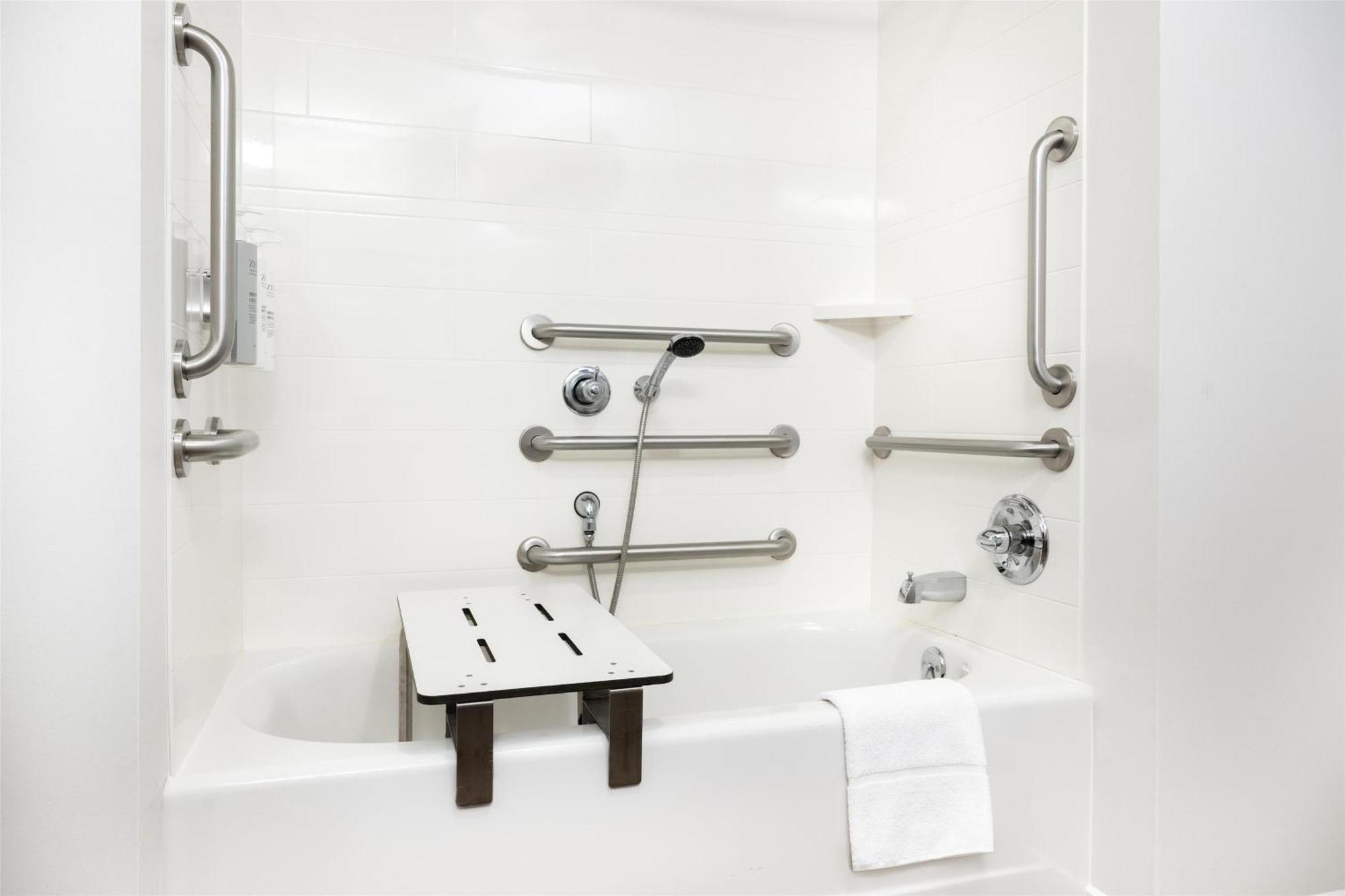 Queen Room with Two Queen Beds - Mobility Access/Non-Smoking