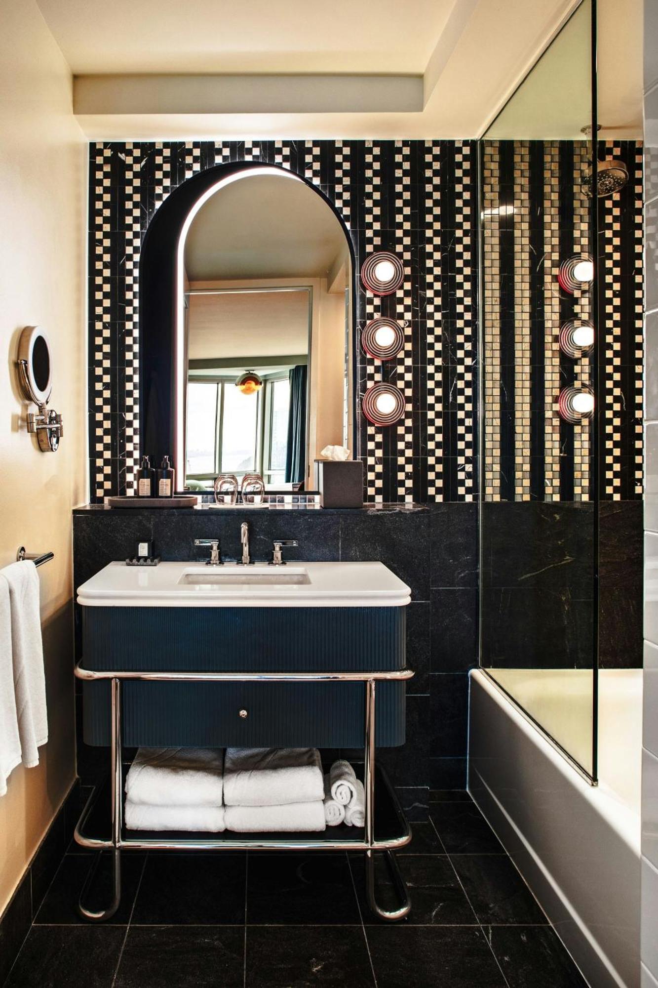 Deluxe King Room with Hudson View,1742640882:JPEG