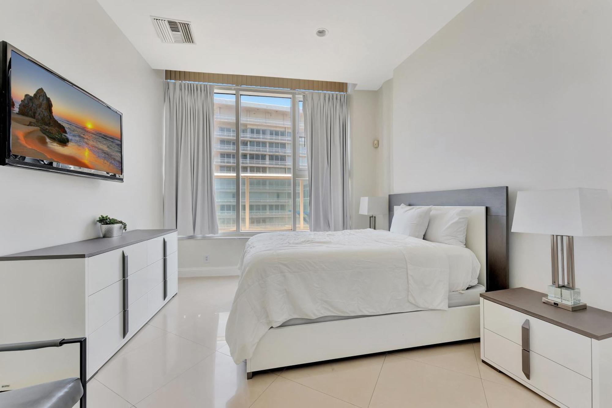 Hotel Room,1695743174:JPEG