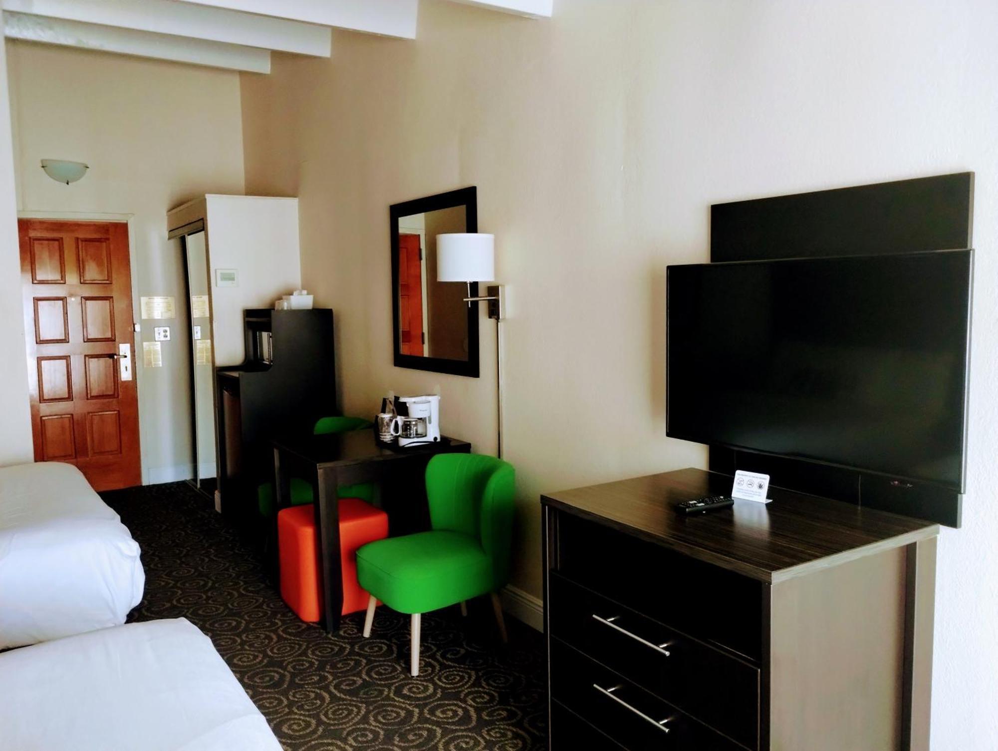 Deluxe Queen Room with Two Queen Beds
