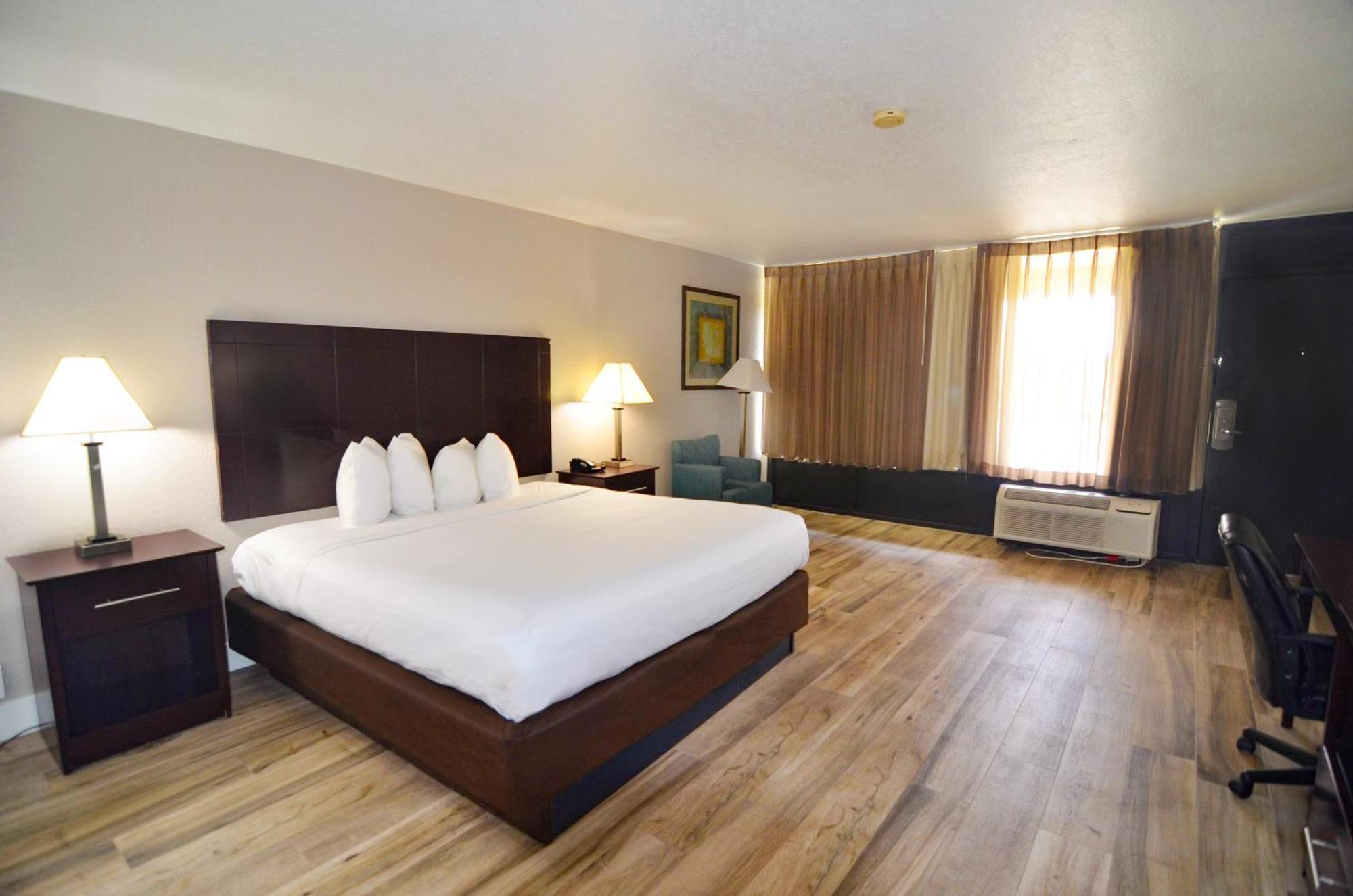 King Room - Disability Access/Non-Smoking