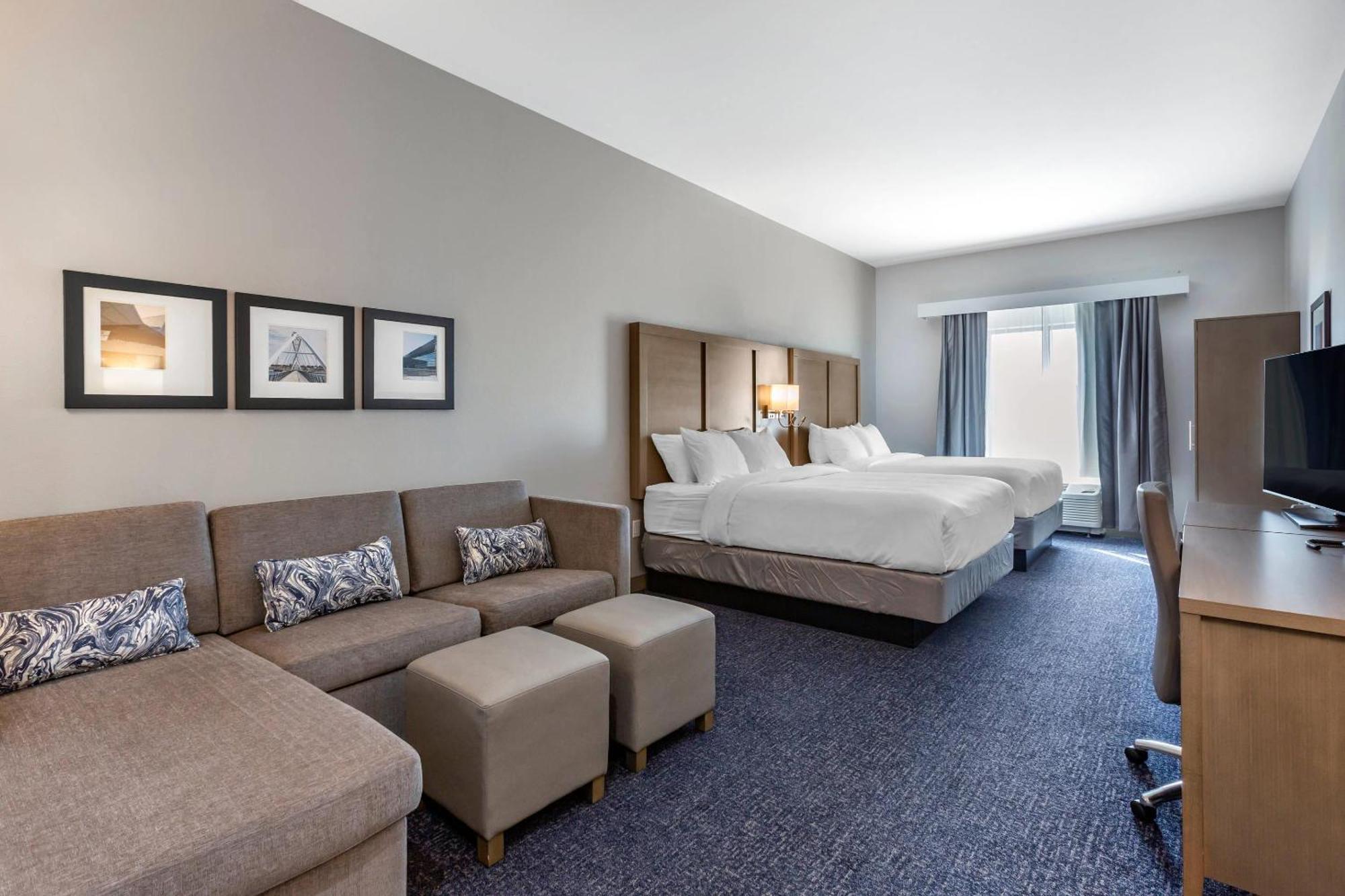 2 Queen Beds, 1 Room Suite, Hearing Accessible, Sofabed,1697324884:JPEG