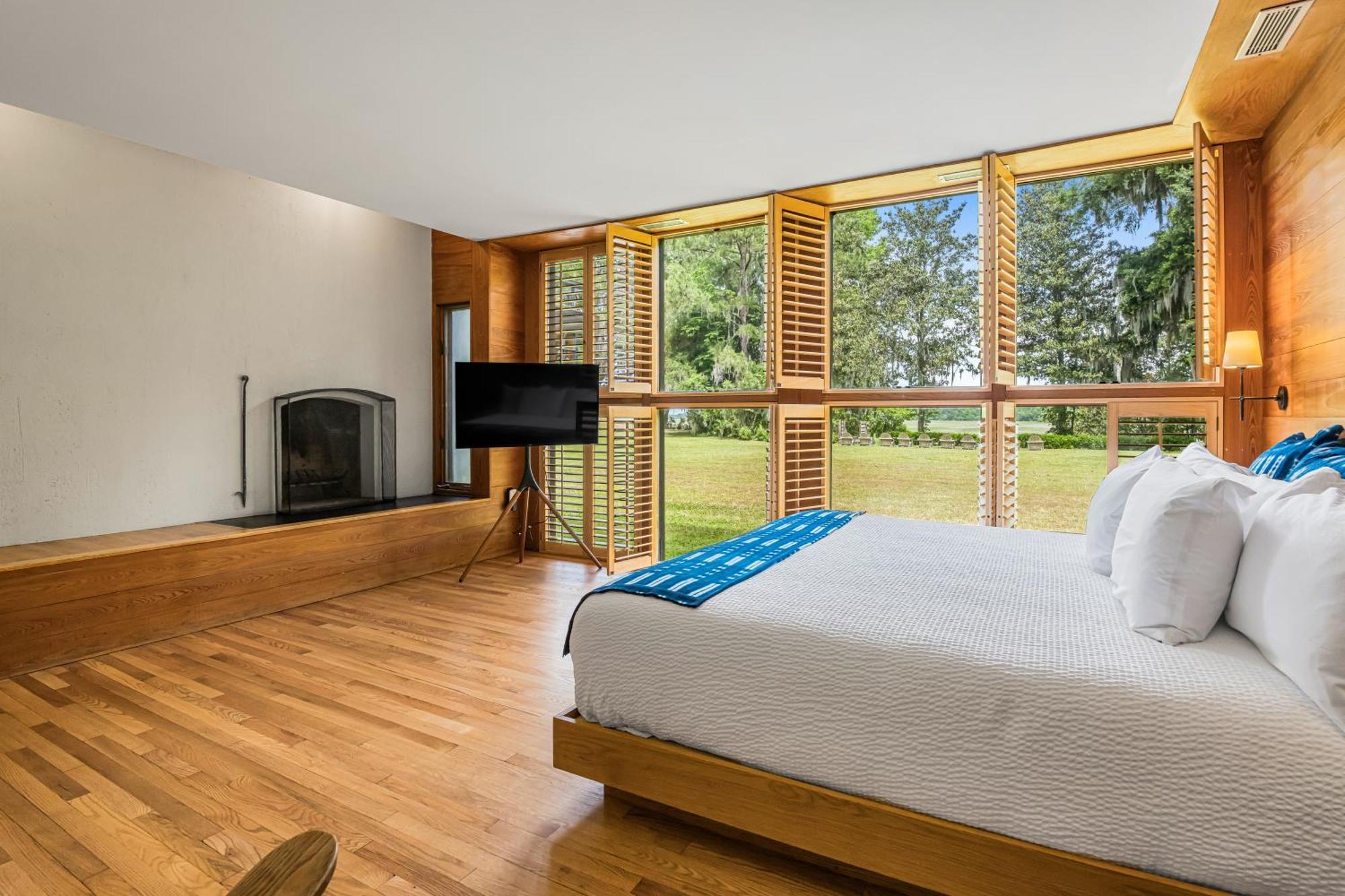 King Room with Courtyard View