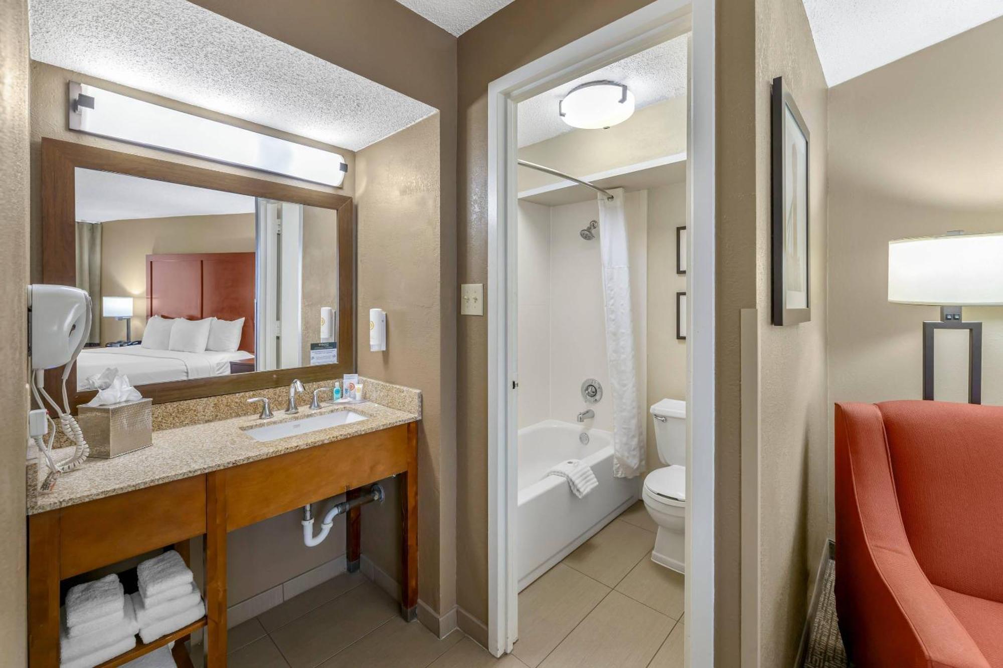 Superior Business King Room - Non-Smoking/Ground Floor