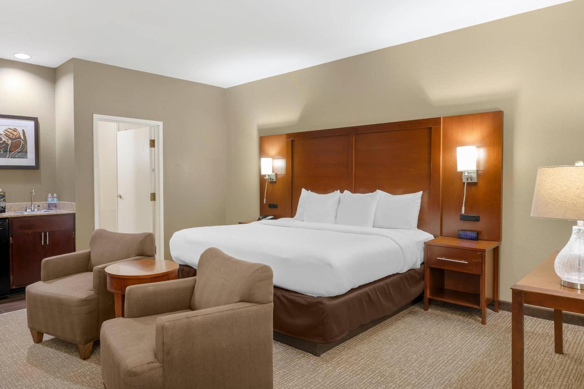 Superior Business King Room - Non-Smoking