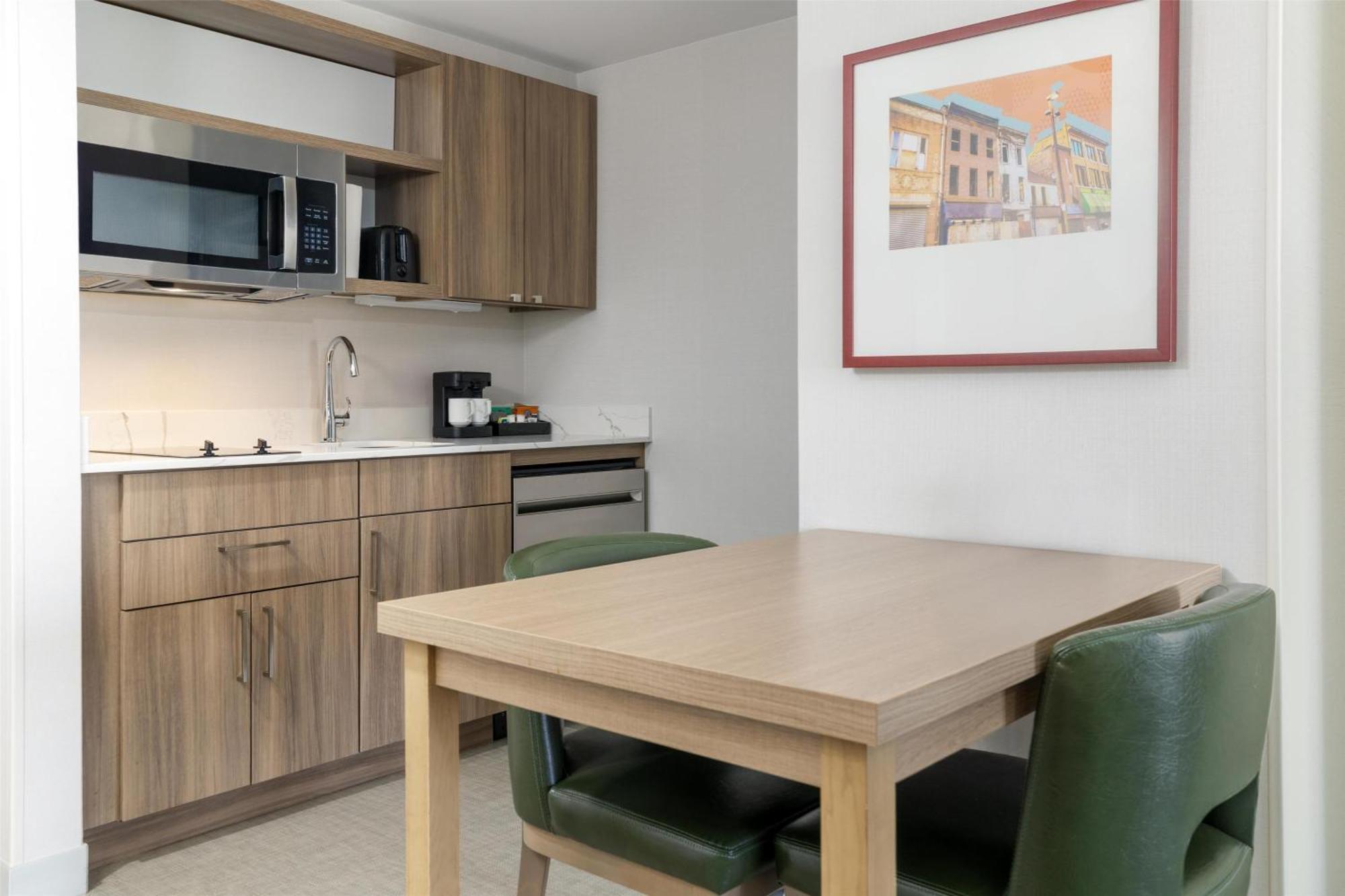 One-Bedroom Queen Suite with Two Queen Beds - Non-Smoking