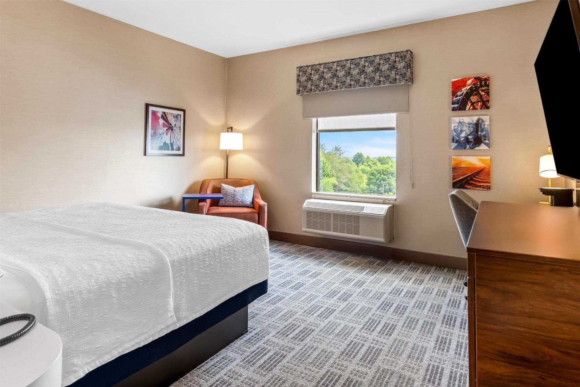 King Room with King Bed - Non-Smoking,1697851012:JPEG