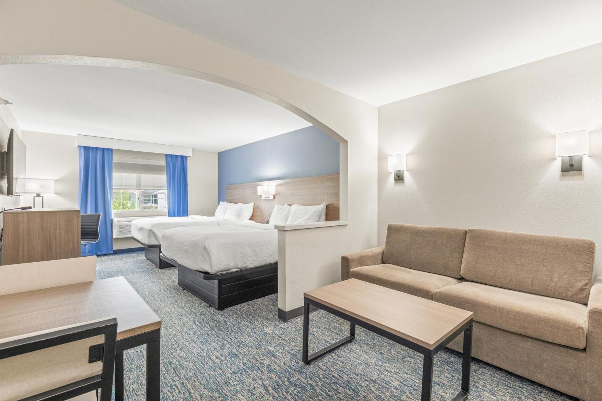 Deluxe Queen Room with Two Queen Beds - Non-Smoking