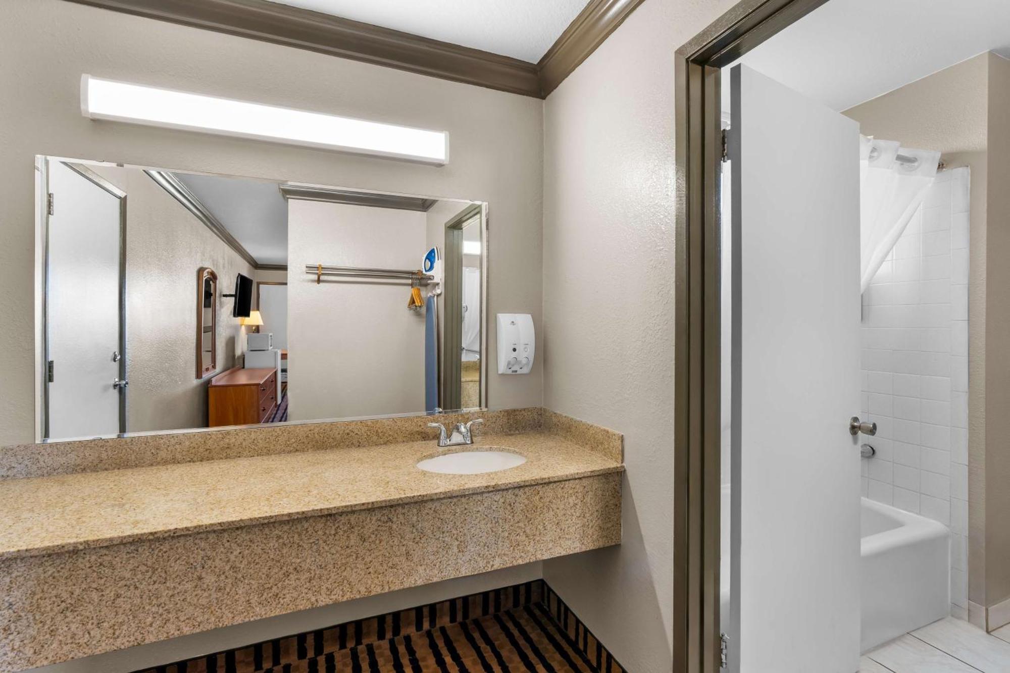 Queen Room with Two Queen Beds - Disability Access