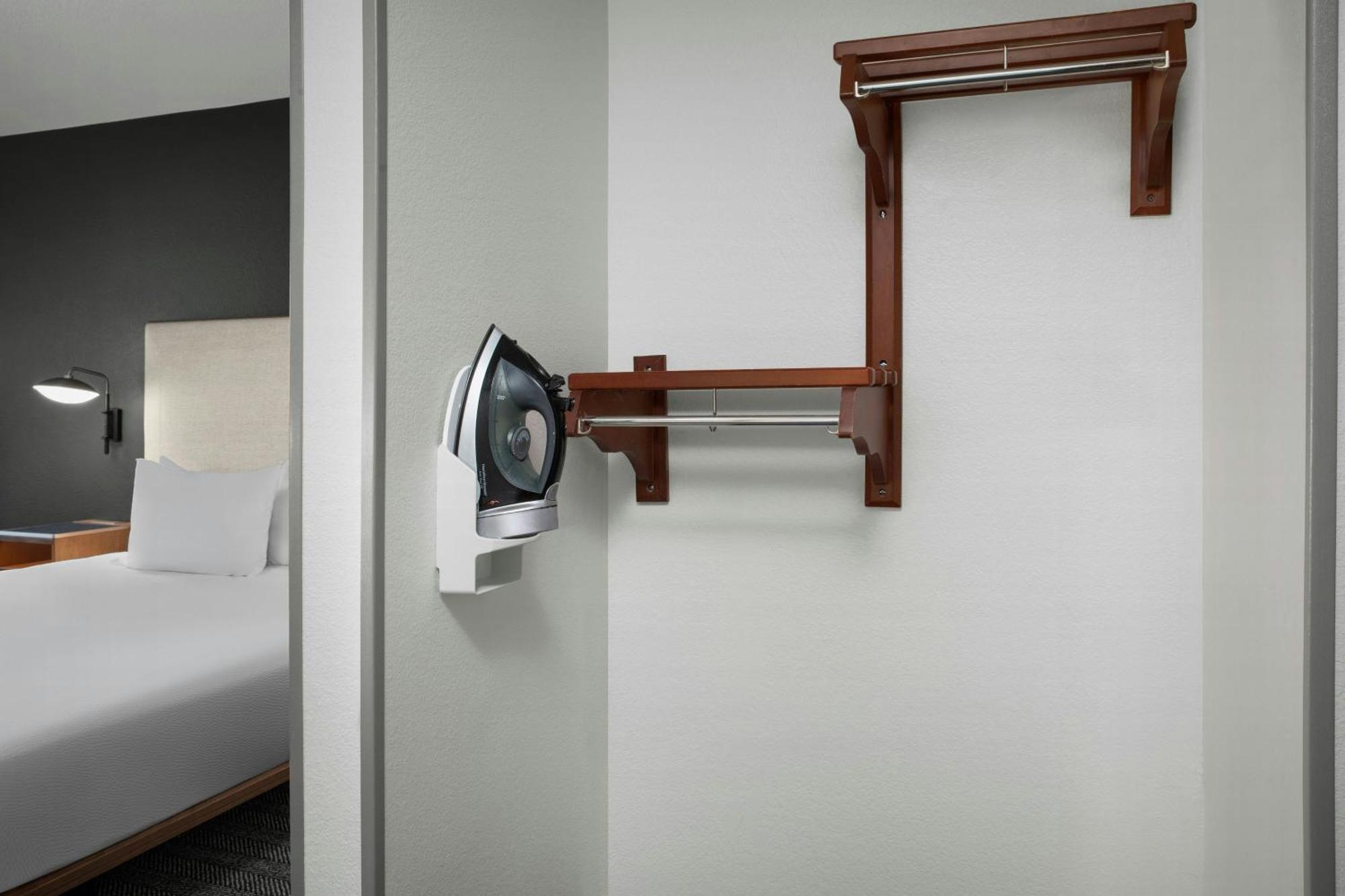 Guest Room, 1 King,1697880260:JPEG