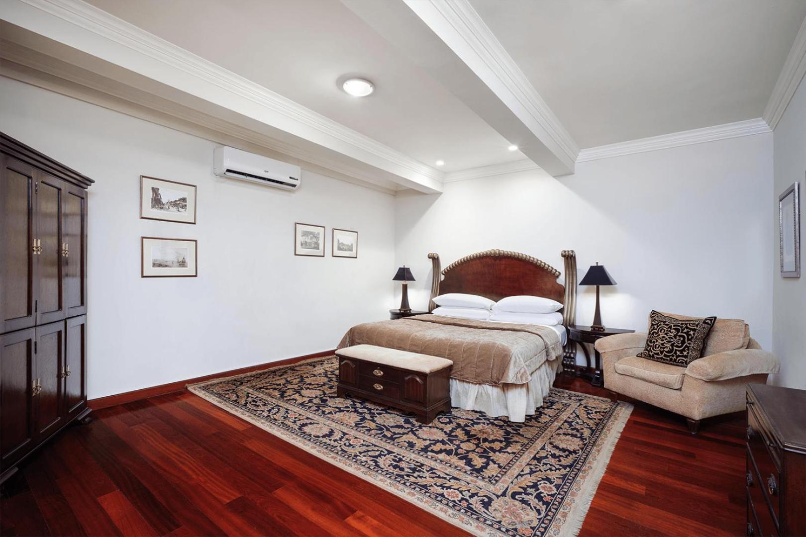 King Suite with Spa Bath, Terrace and Mountain View - Non-Smoking