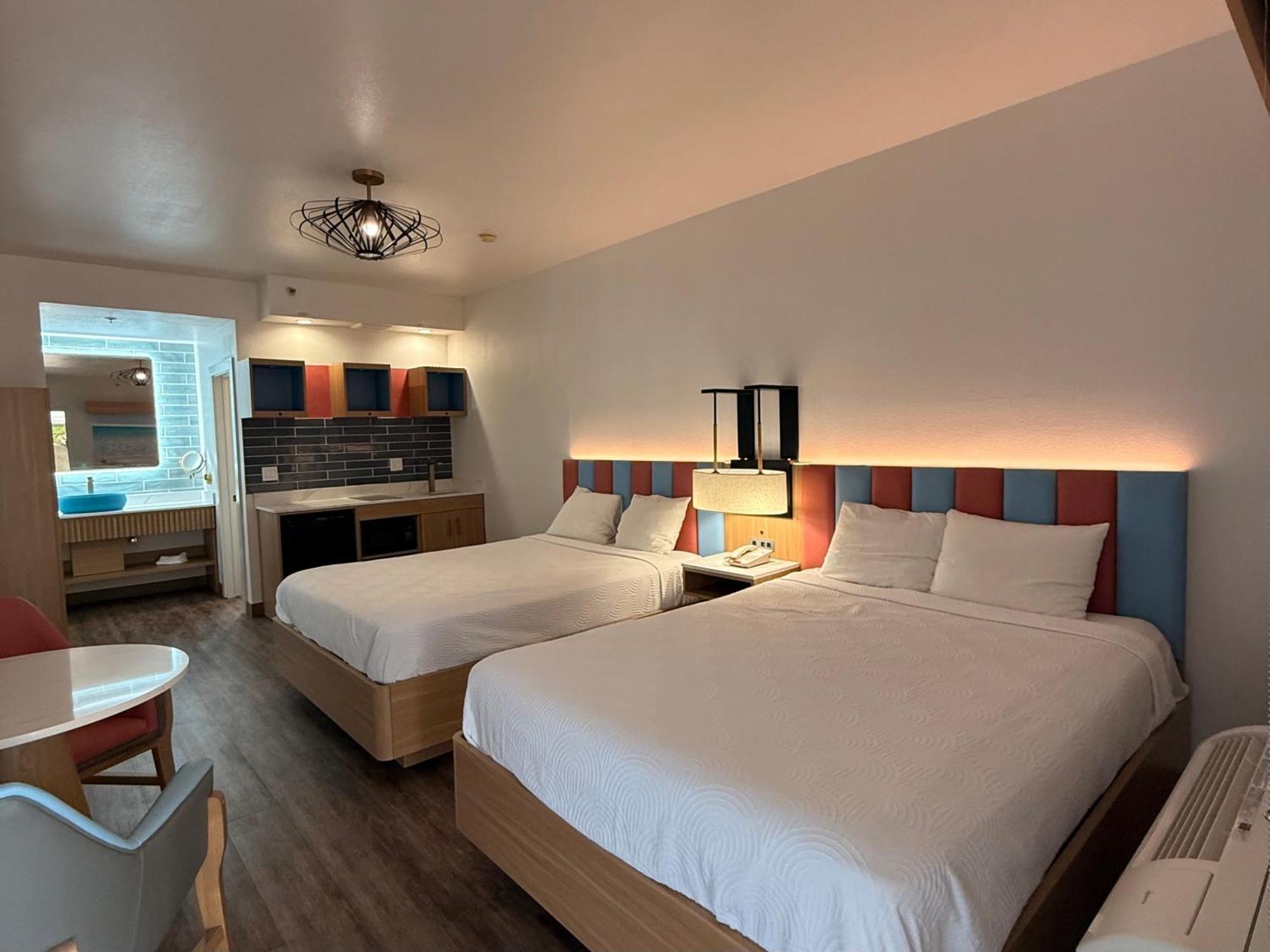 Queen Suite with Two Queen Beds - Non-Smoking