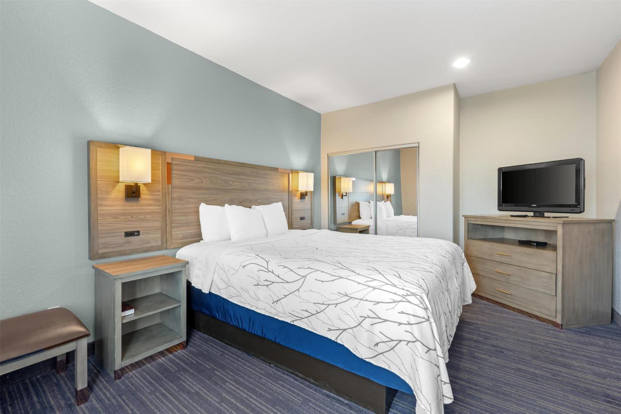 King Suite with Kitchen - Non-Smoking