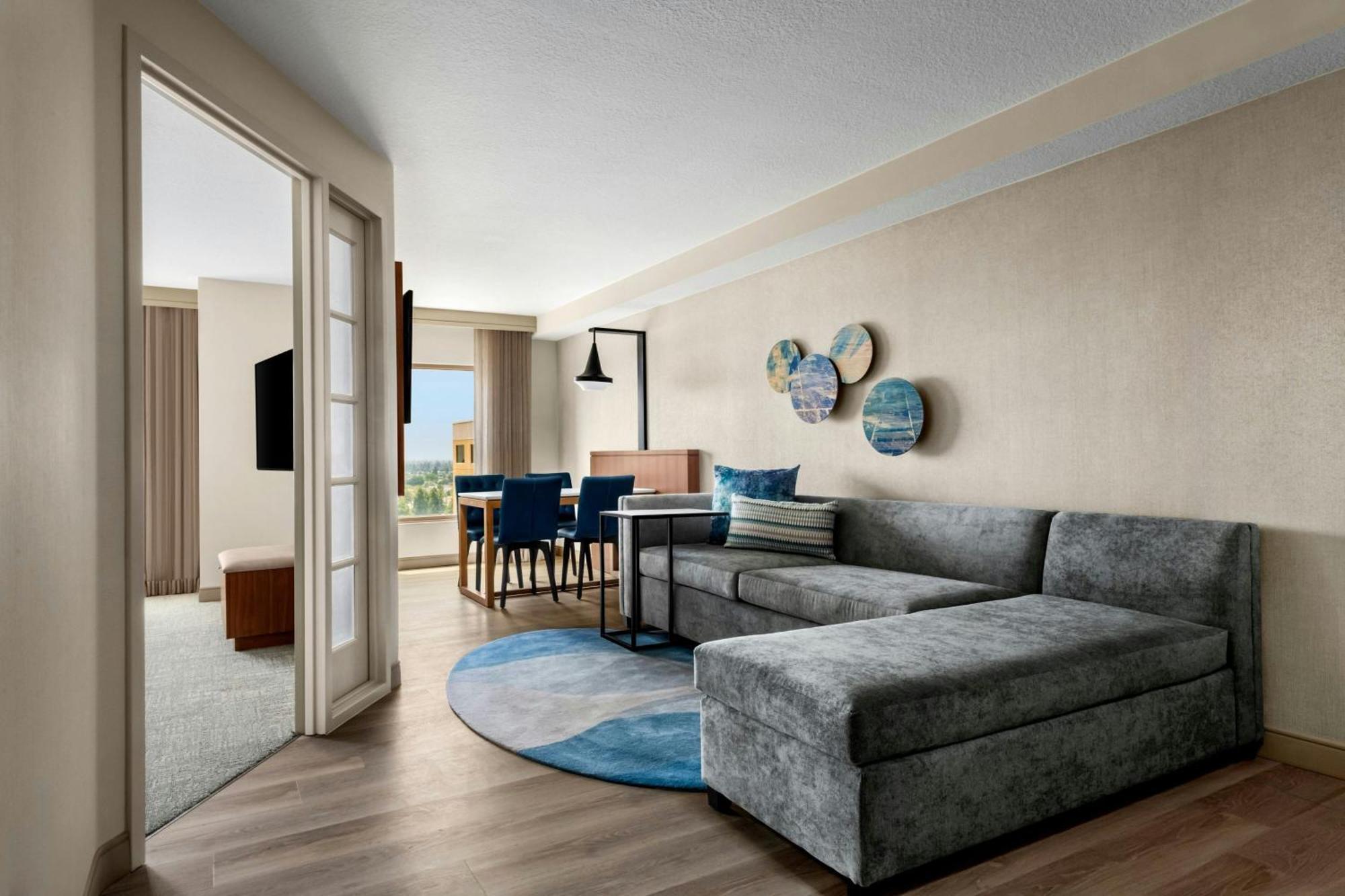 1 Bedroom 2 room Suite, 2 Double, Sofa bed - Non-Smoking