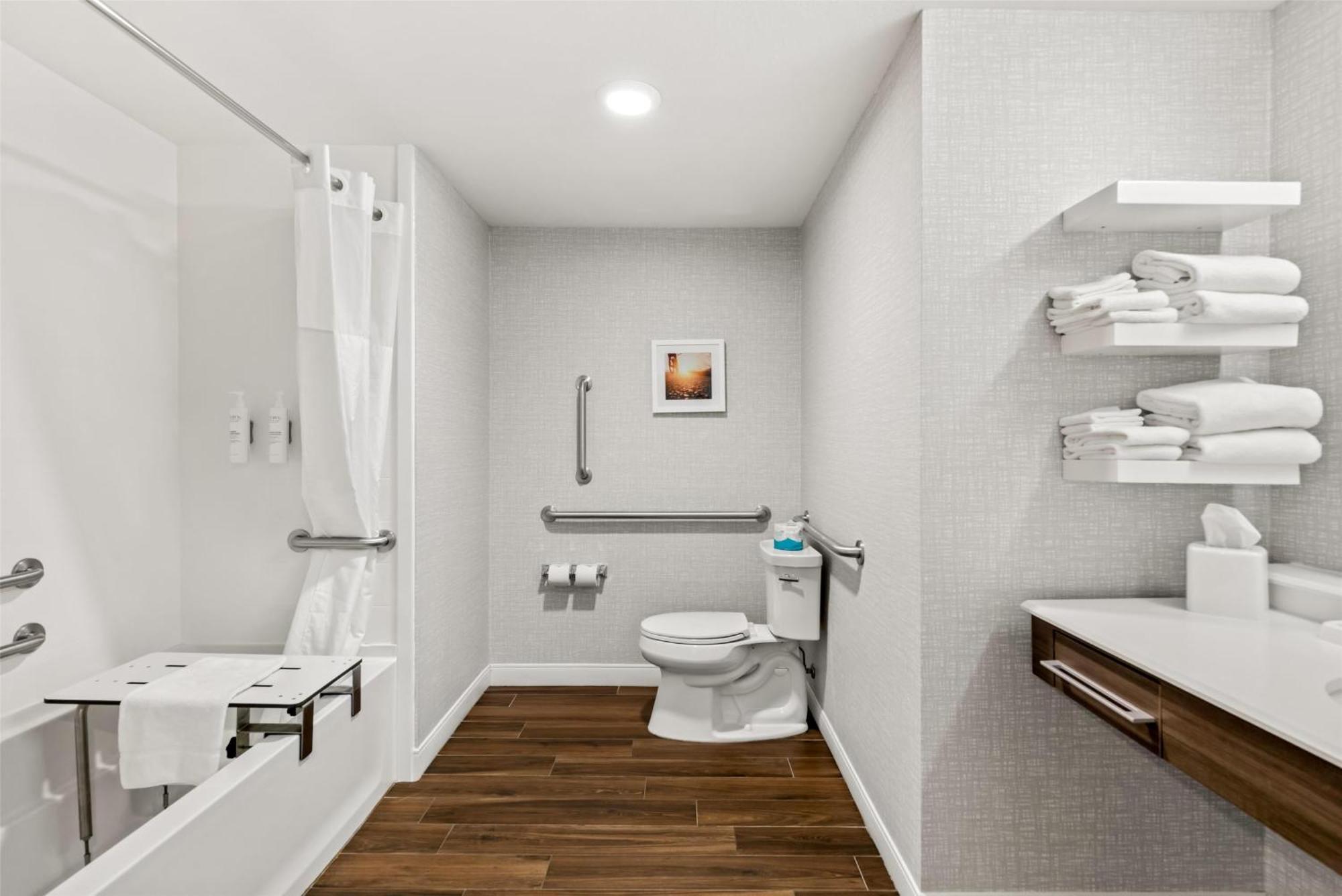 Queen Room with Two Queen Beds - Mobility Access/Non-Smoking,1699080602:JPEG