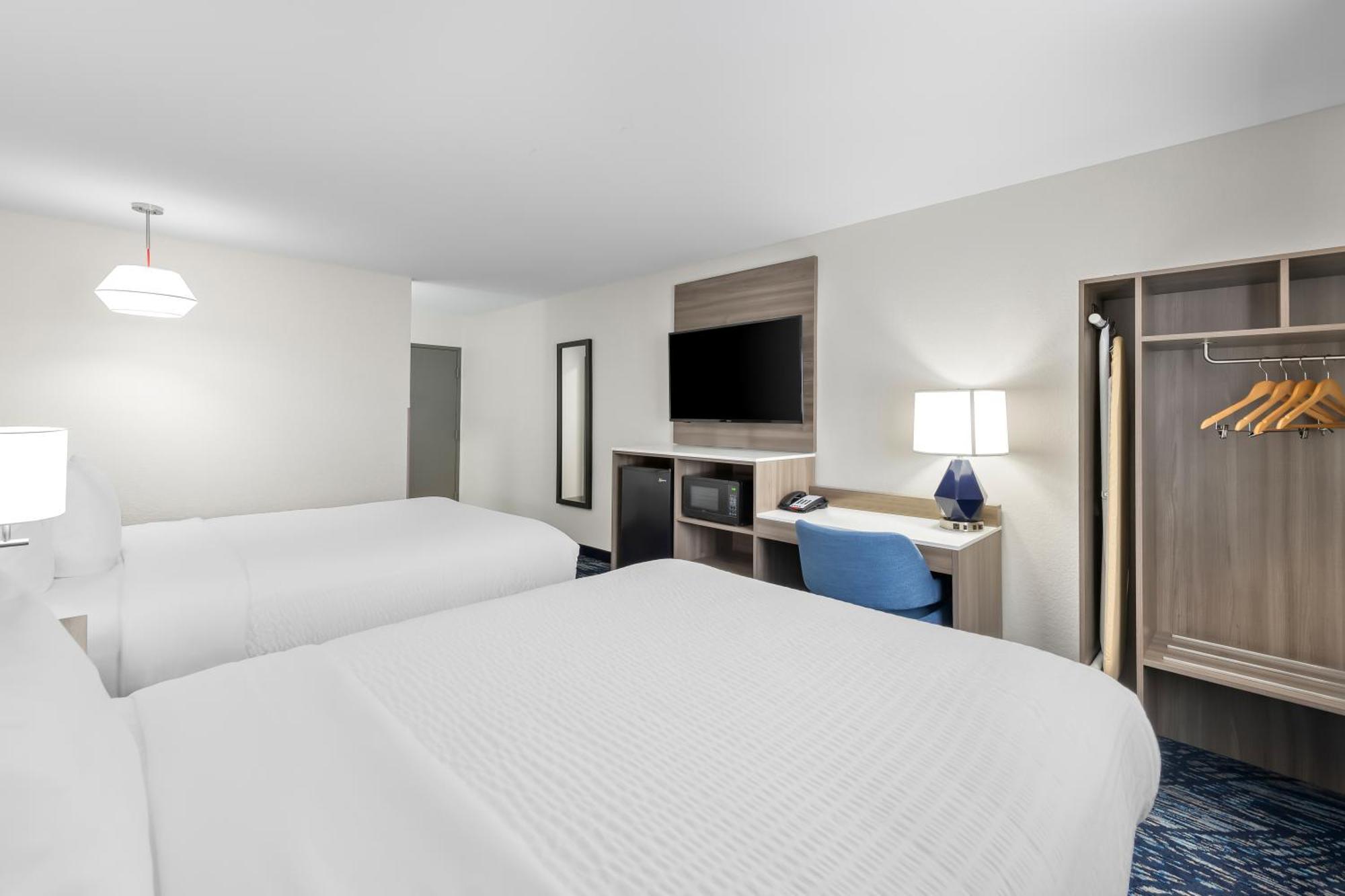 Quadruple Room with Two Queen Beds - Non Smoking