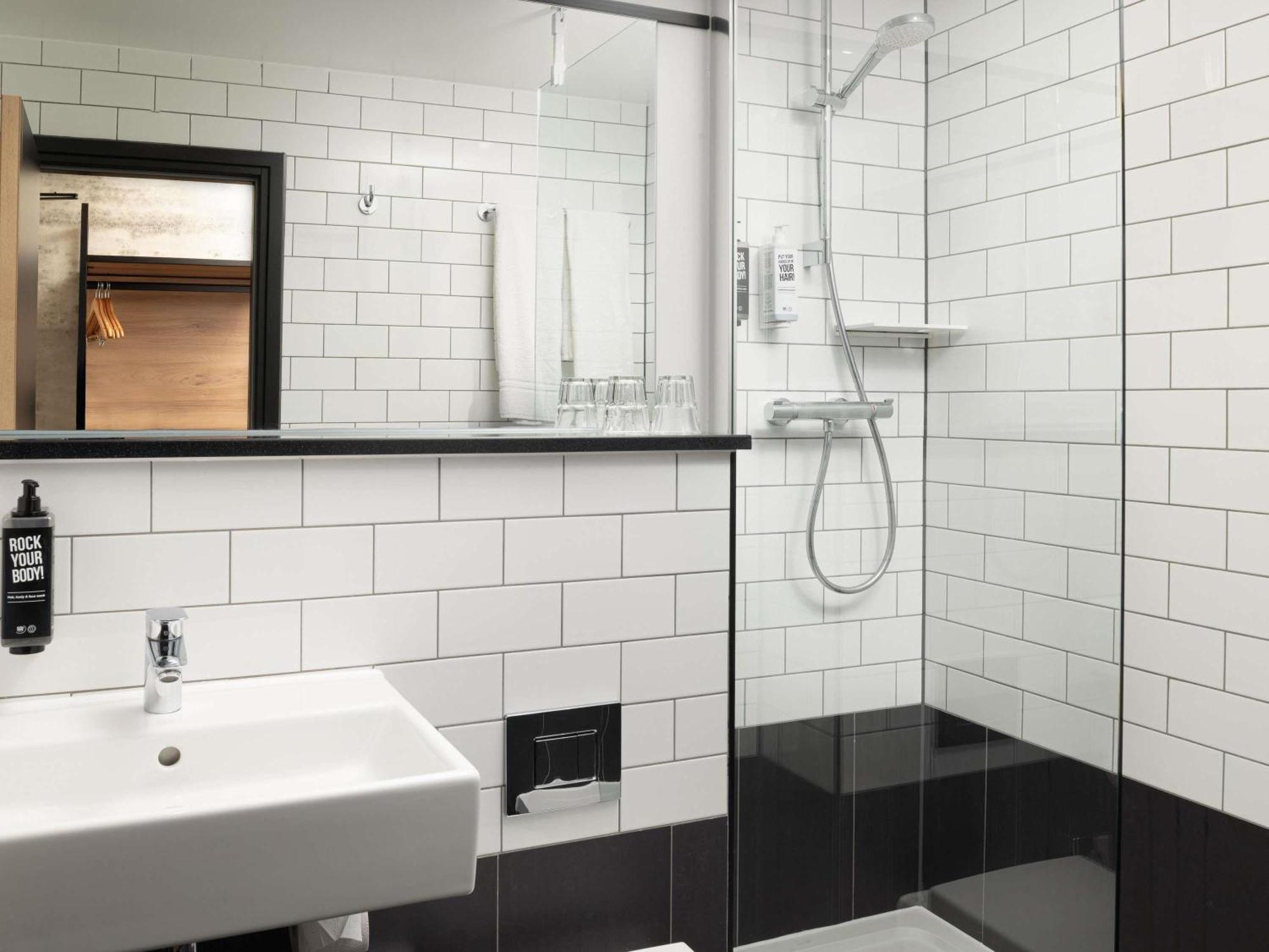 Superior Triple Room with Two Single Beds and One Sofa,1704824285:JPEG