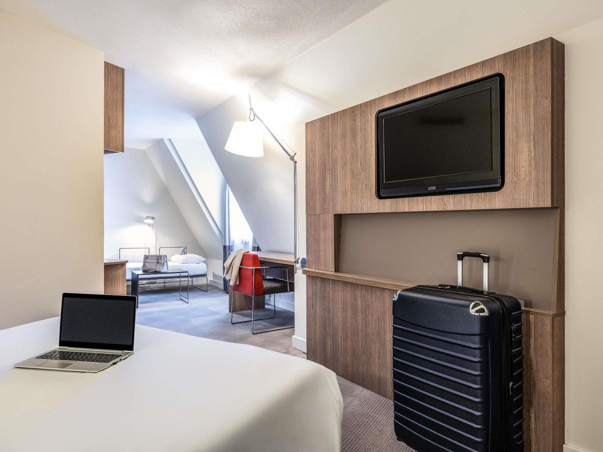 Accessible Superior Room with Double Bed and Two Sofabeds