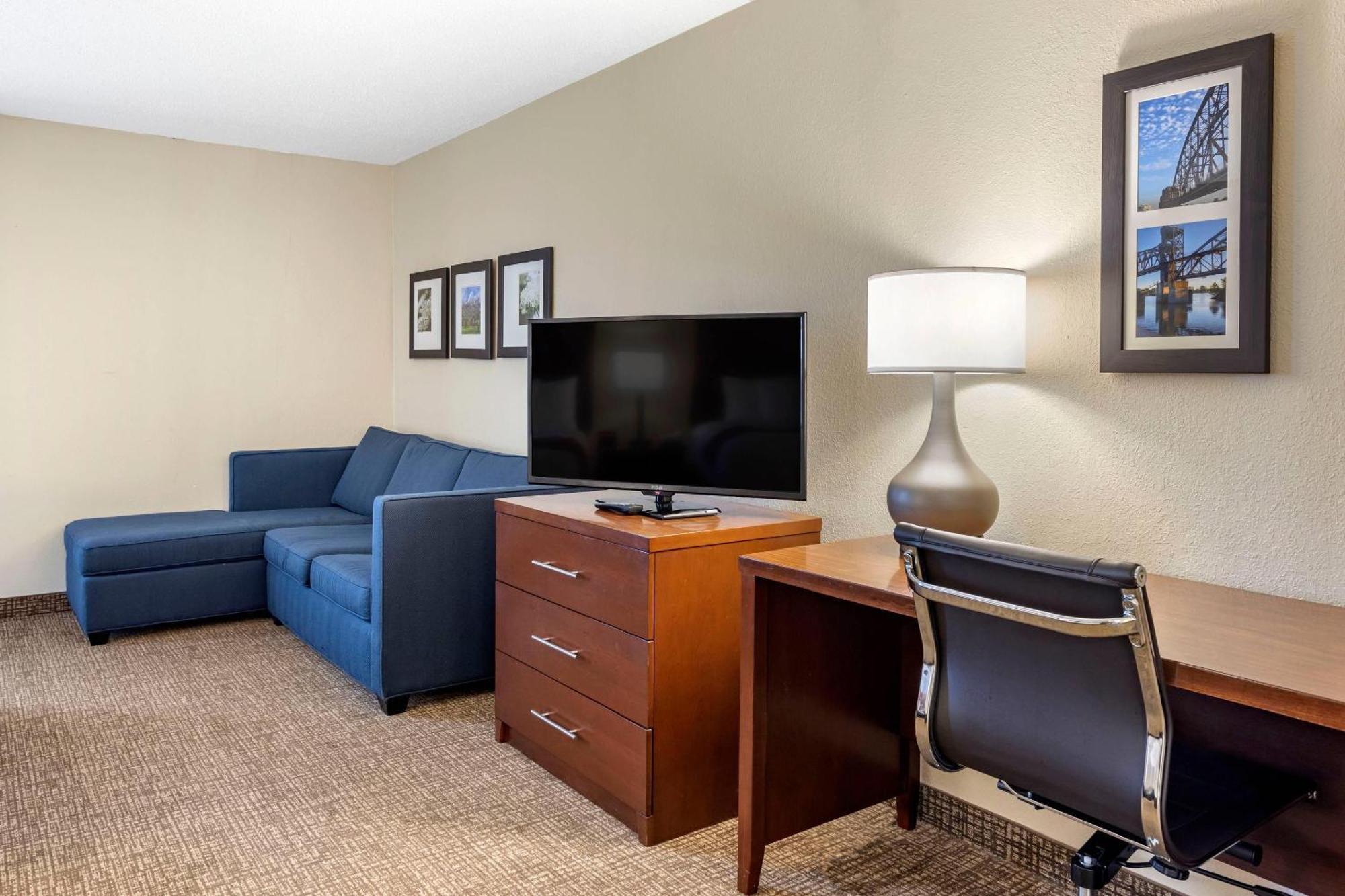 King Suite  with Two King Beds and Sofa Bed - Non-Smoking