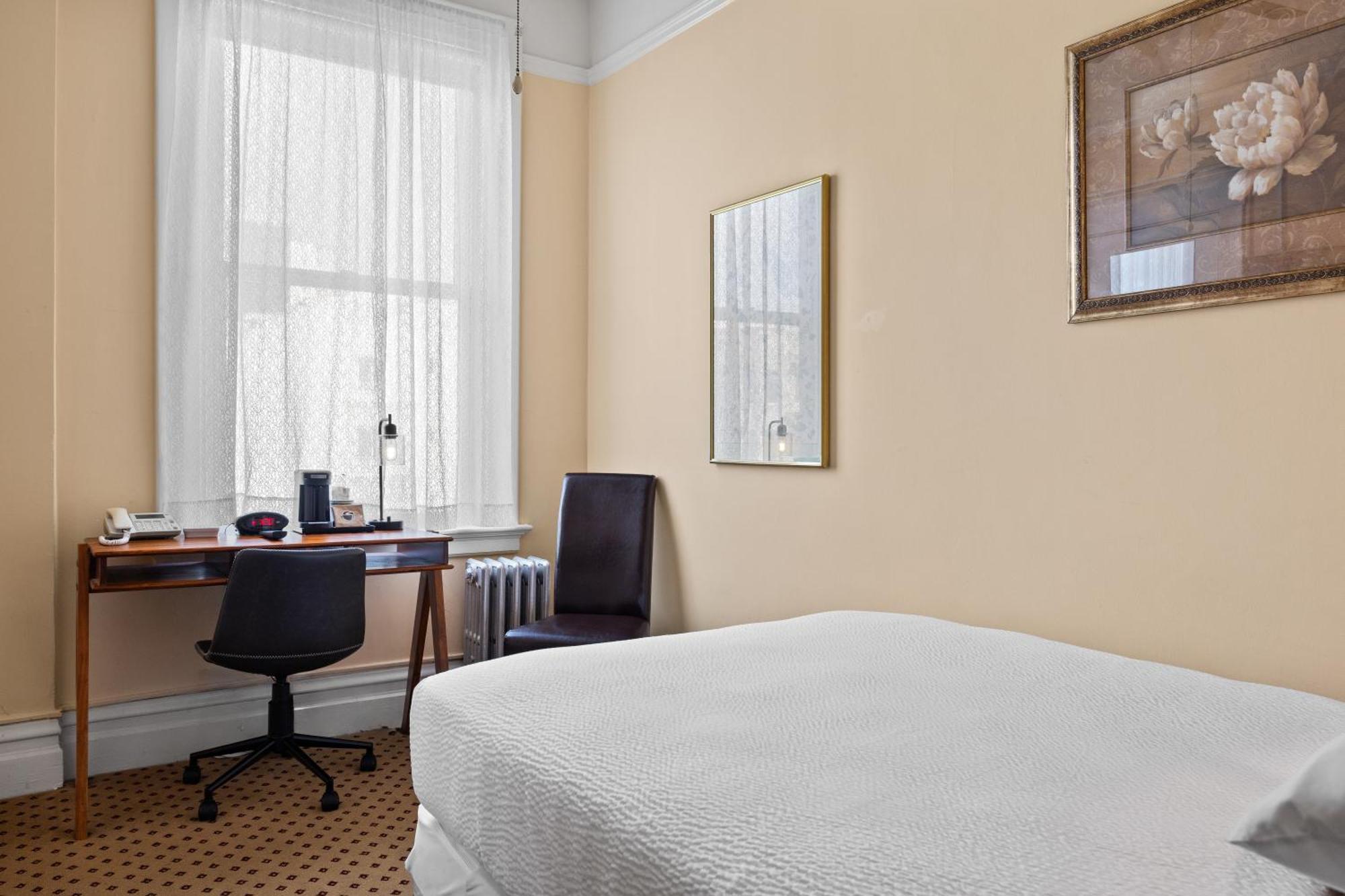 Room with One Full Bed