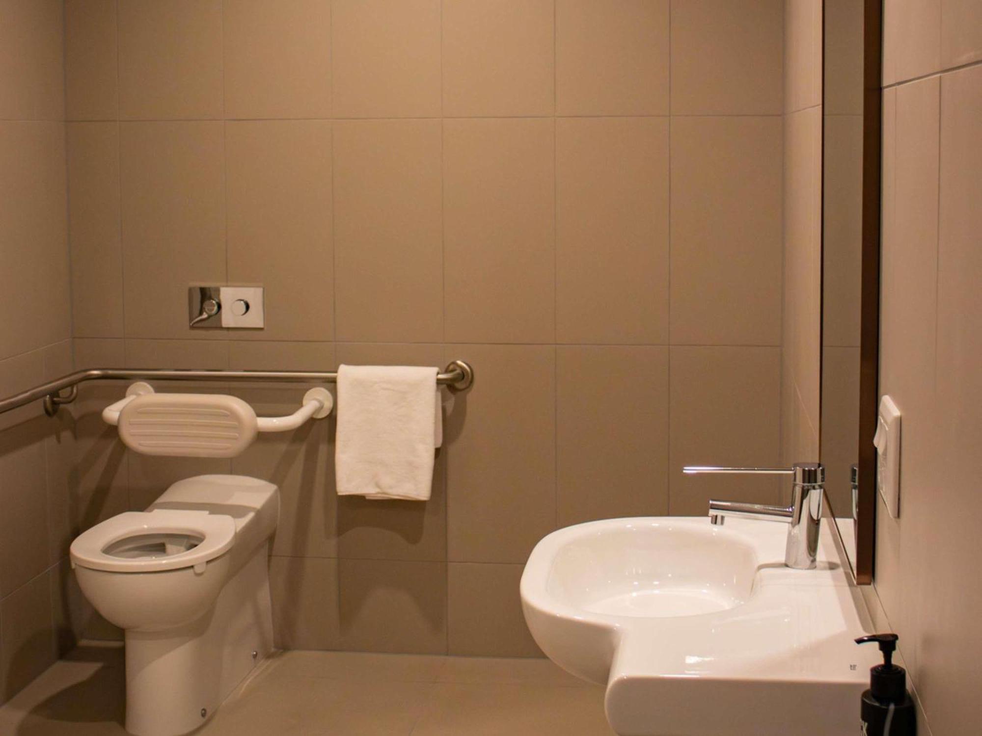 Superior King Zip Room with Single Bed,1705047961:JPEG