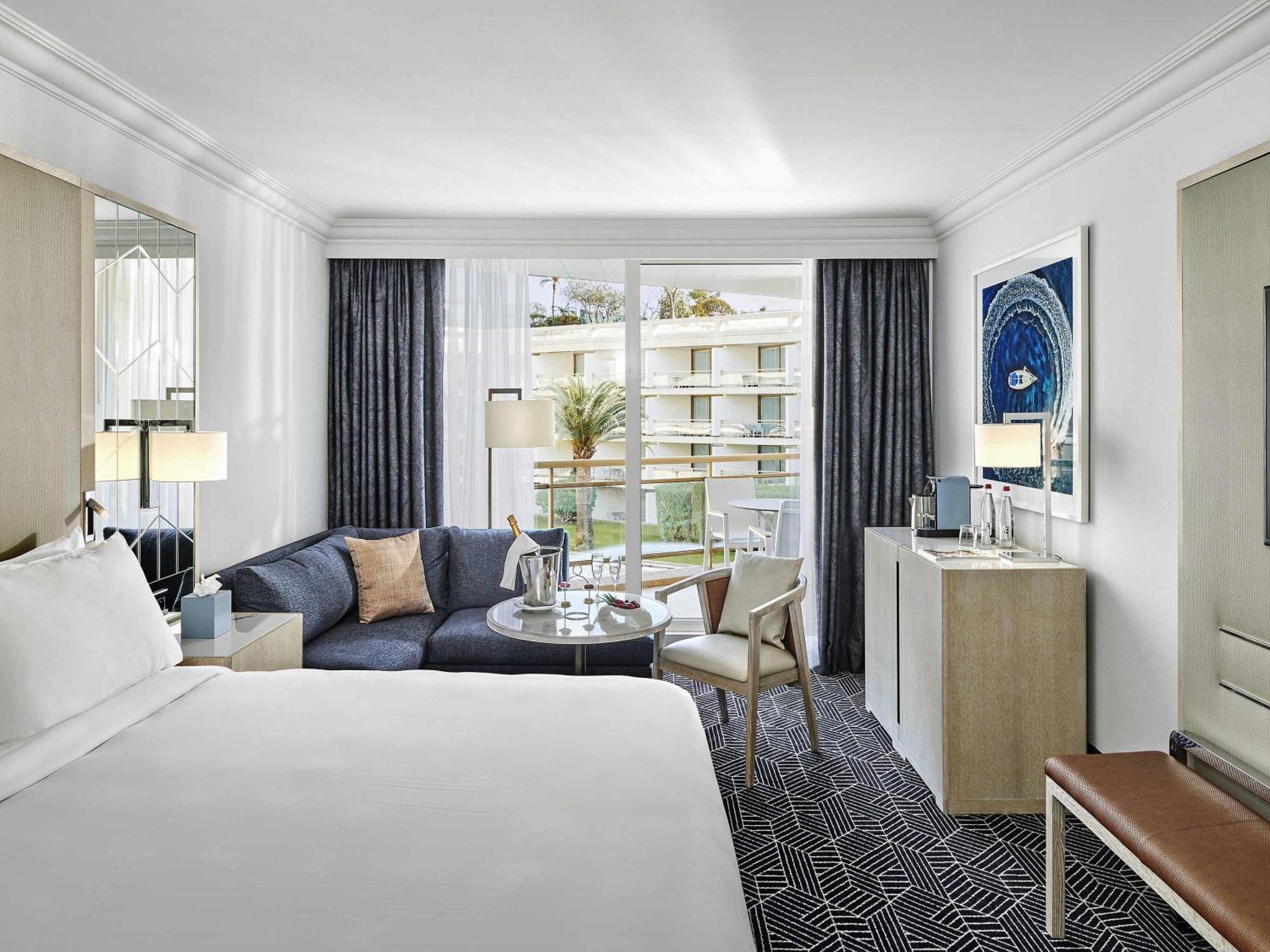 Fairmont Garden View with 1 King Bed