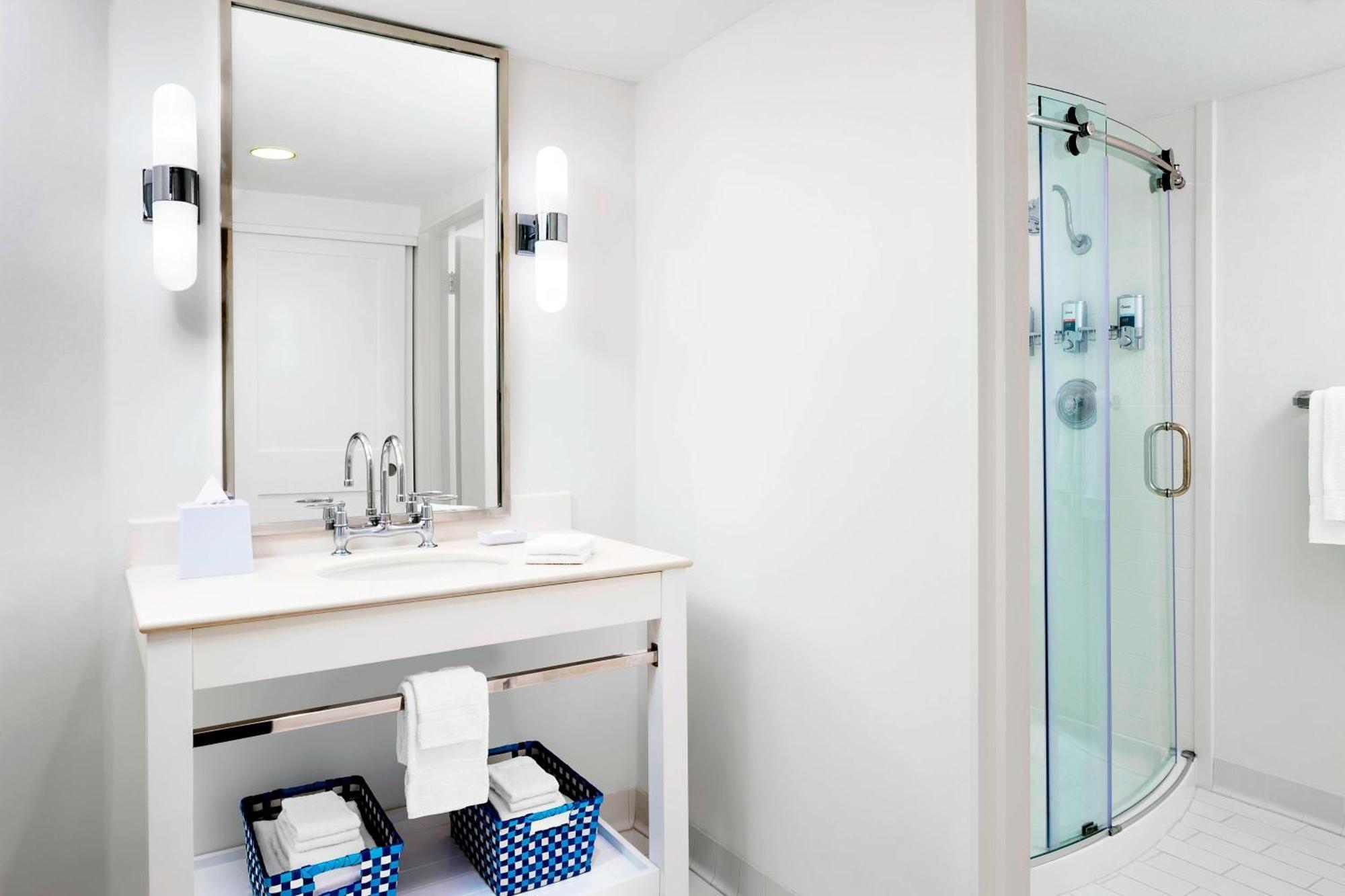 Queen Room with Two Queen Beds and Adapted Tub - Mobility and Hearing Accessible,1705703537:JPEG