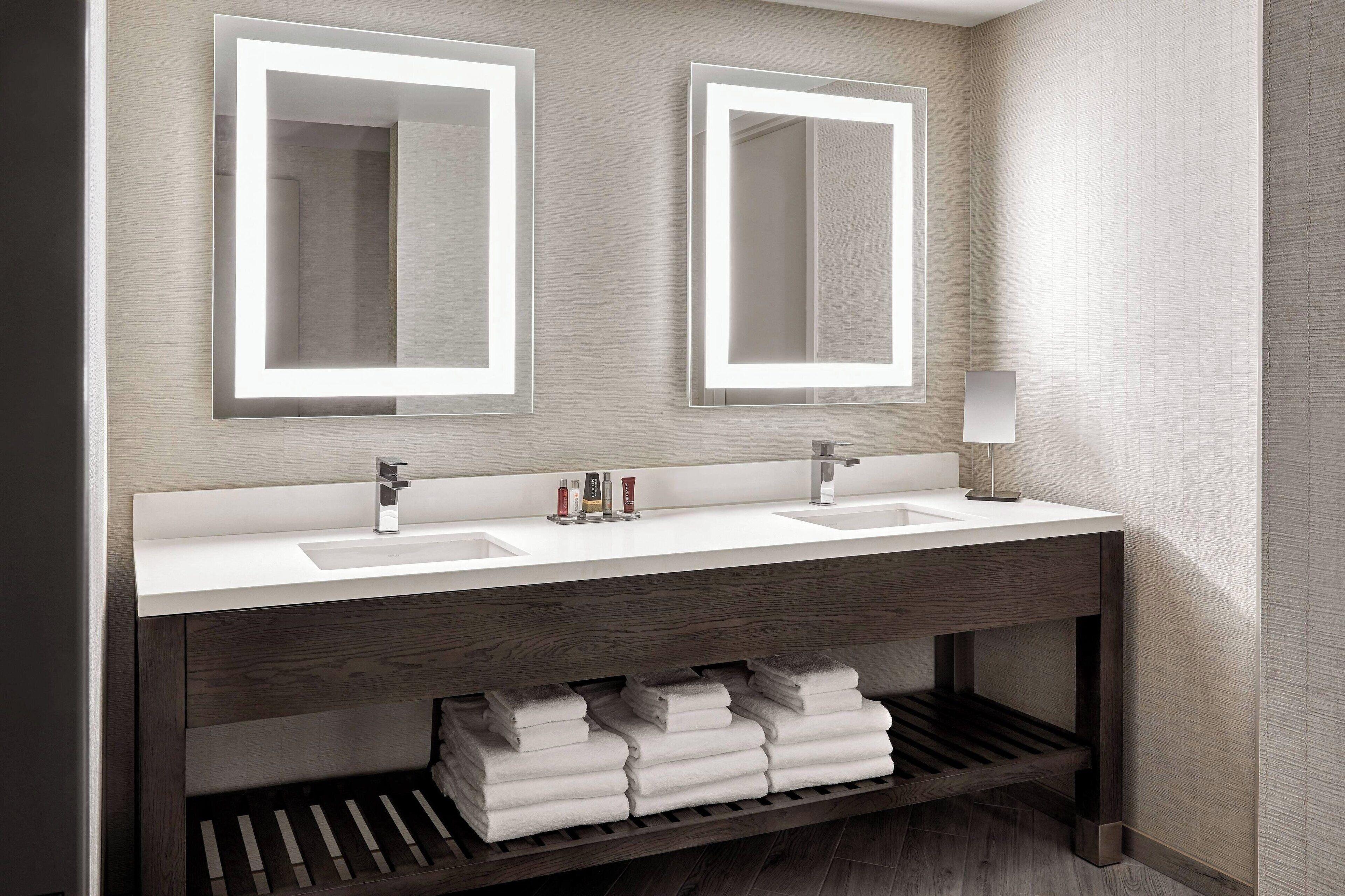 Suite, 1 King, Sofa bed, Balcony