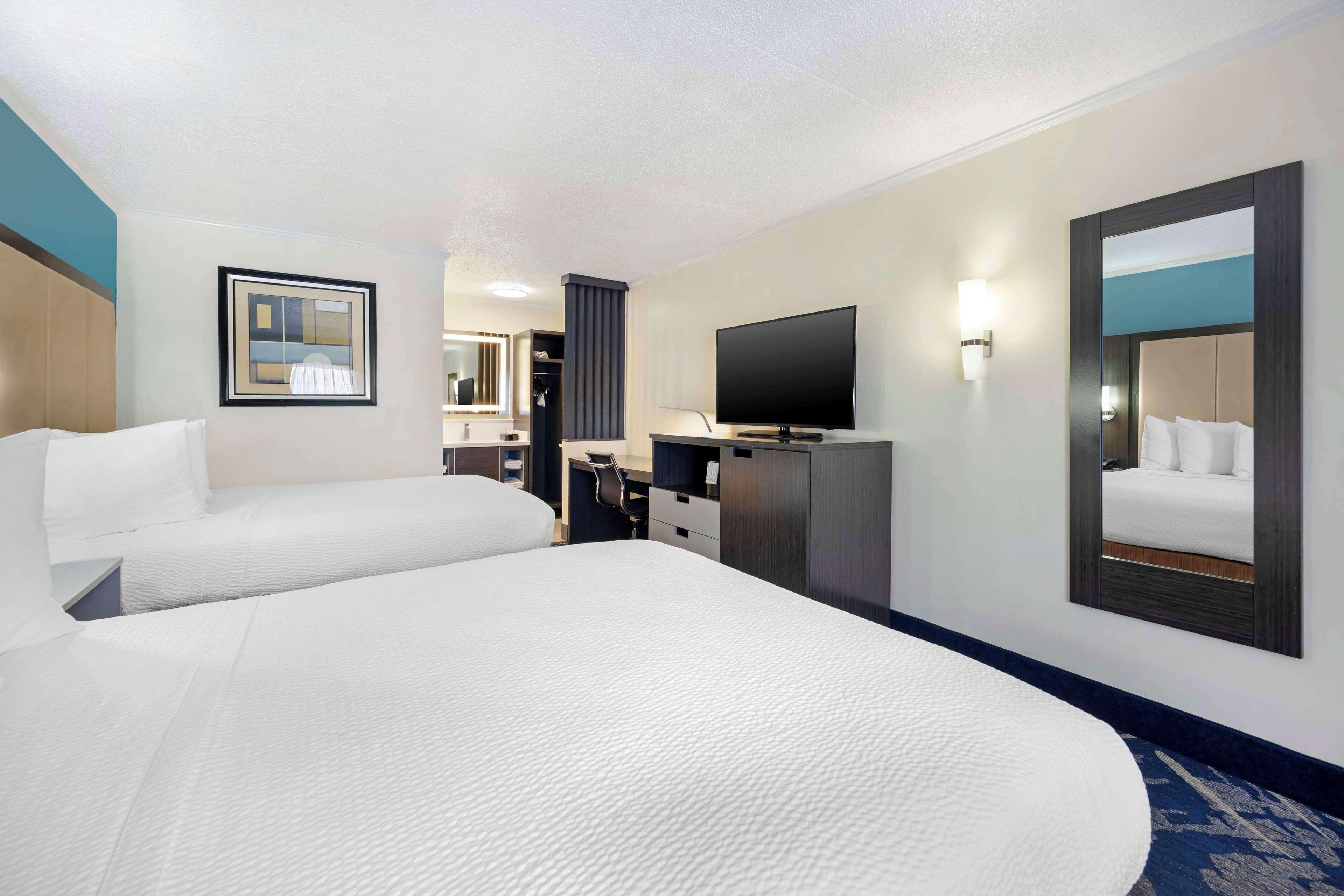 Queen Room with Two Queen Beds and Roll-In Shower - Disability Access/Non-Smoking