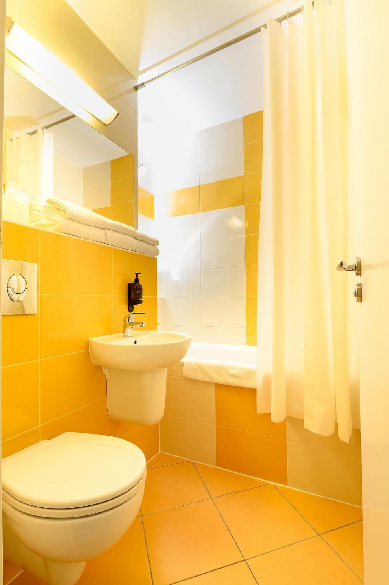 Standard Triple Room,1706777422:JPEG