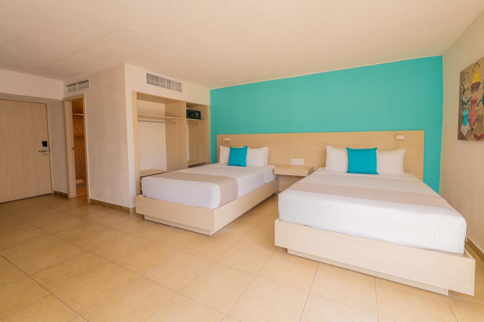 Confort Standard Room Sea Partial View