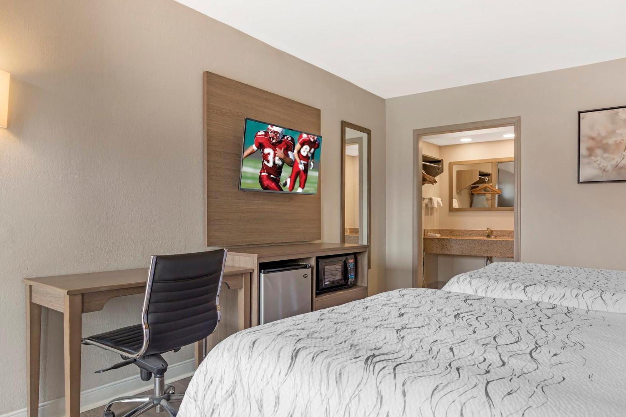Deluxe Room with Two Double Beds Non-Smoking